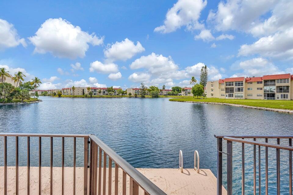 SUNRISE LAKES PHASE I - Residential