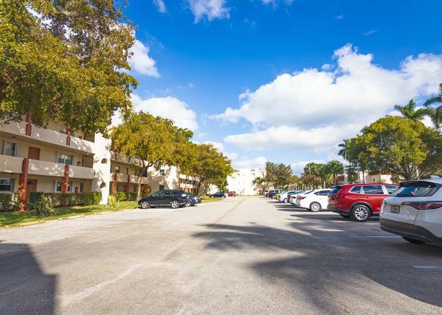 SUNRISE LAKES PHASE I - Residential