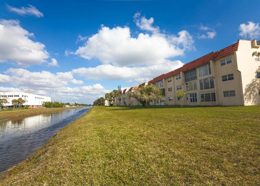 SUNRISE LAKES PHASE I - Residential