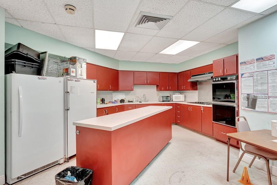 SUNRISE LAKES PHASE I - Residential