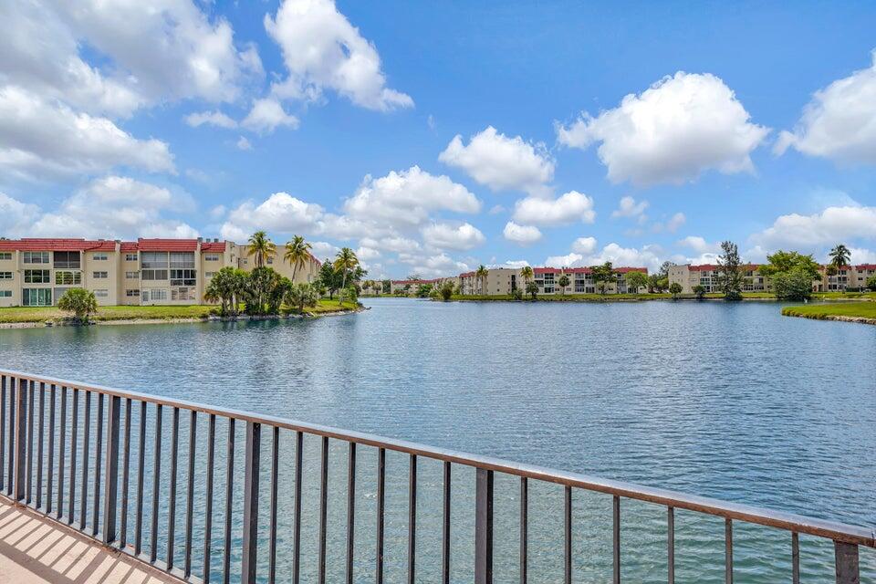 SUNRISE LAKES PHASE I - Residential
