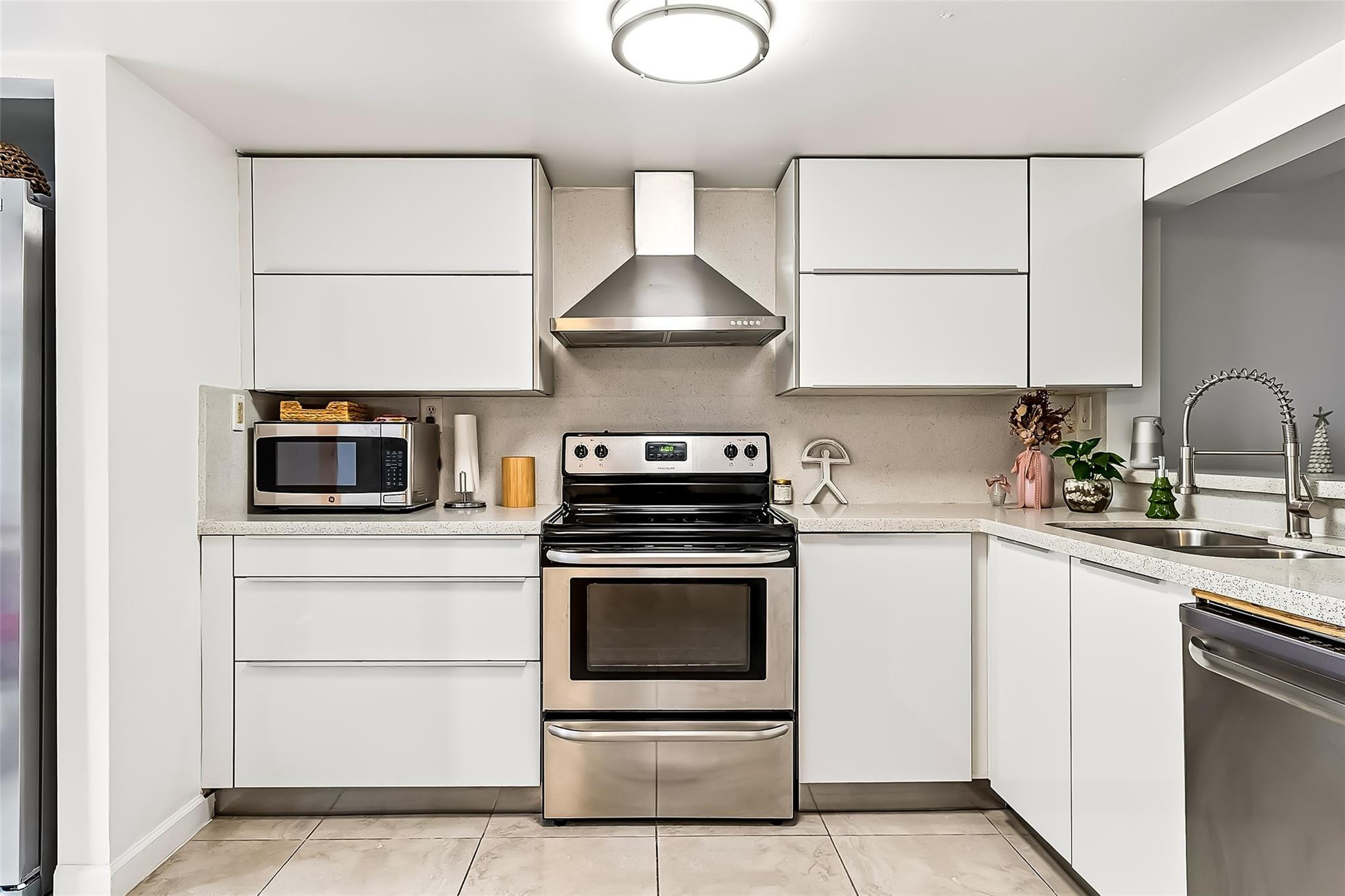 COLONNADES CONDO - Residential Lease