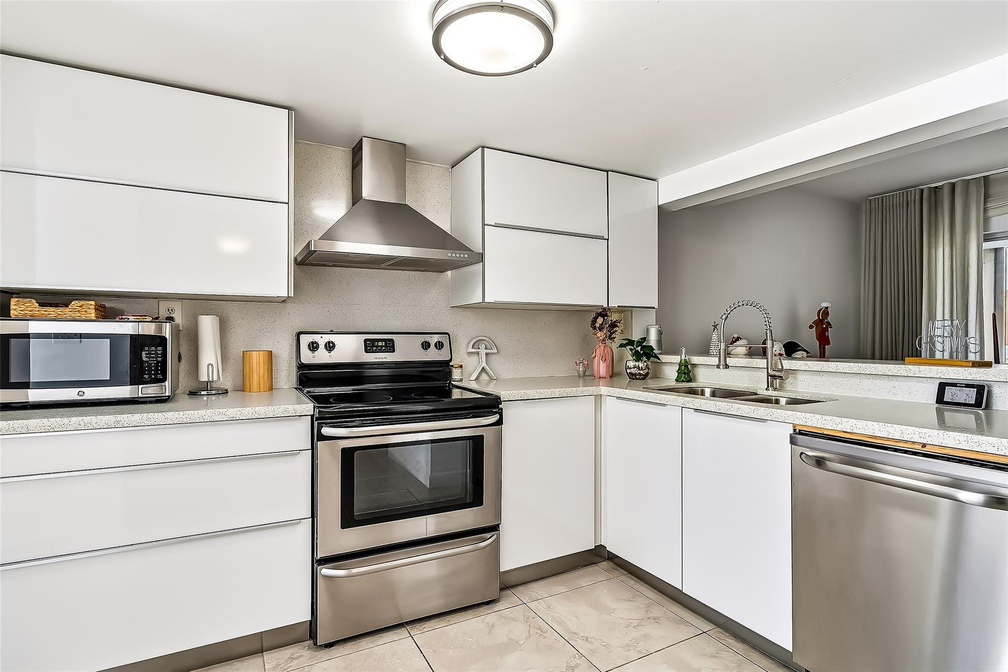 COLONNADES CONDO - Residential Lease