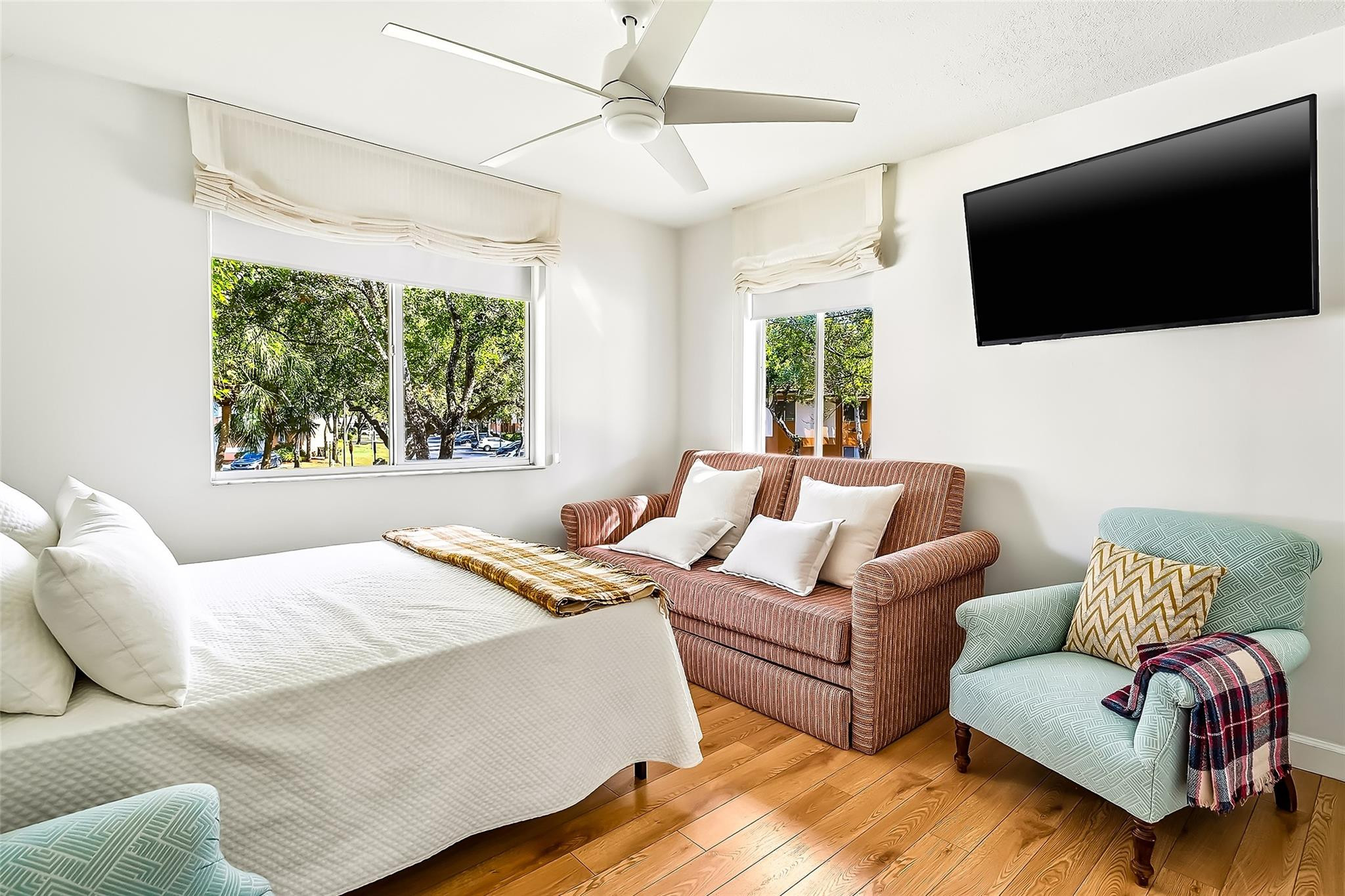 COLONNADES CONDO - Residential Lease