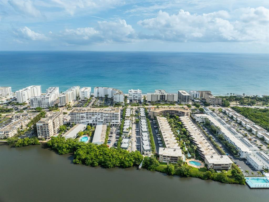 BARBICAN CONDO - Residential