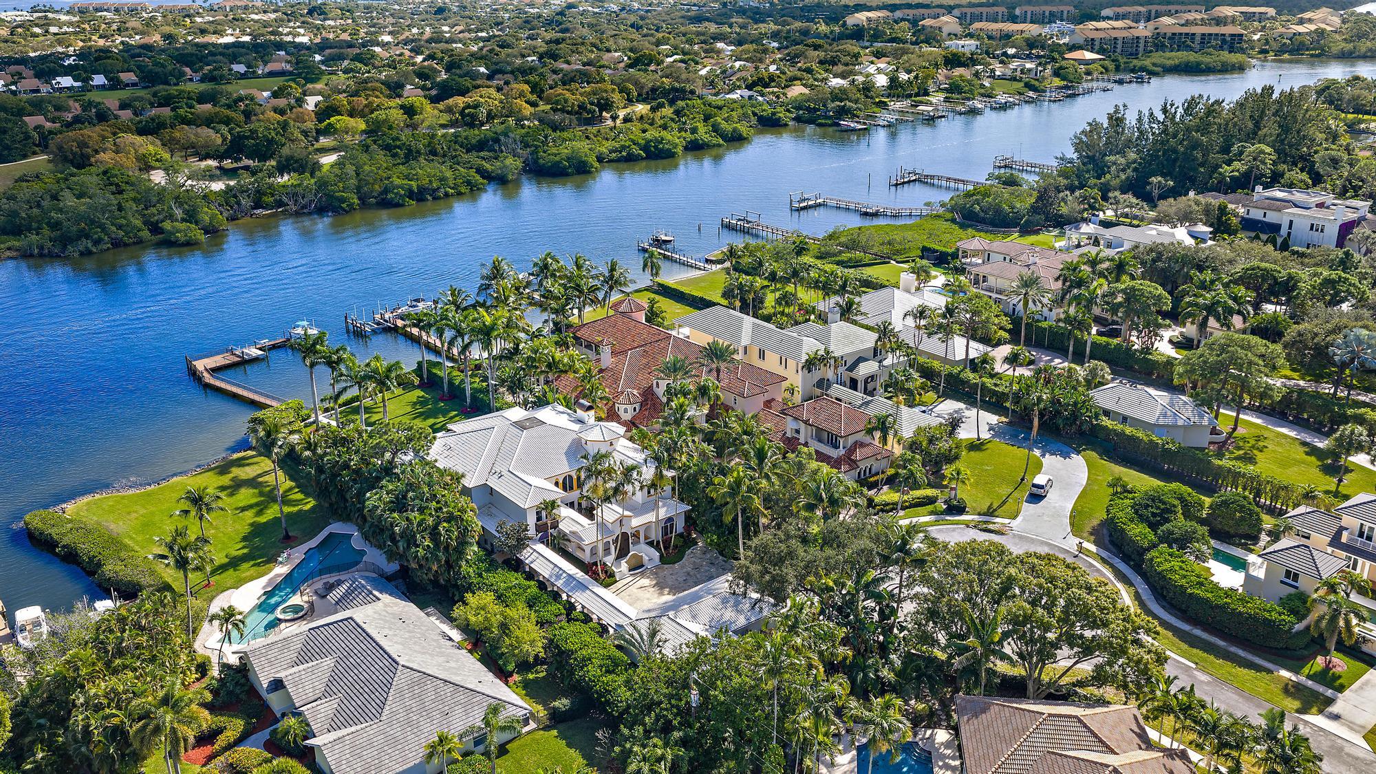 COMMODORES POCKET - Residential