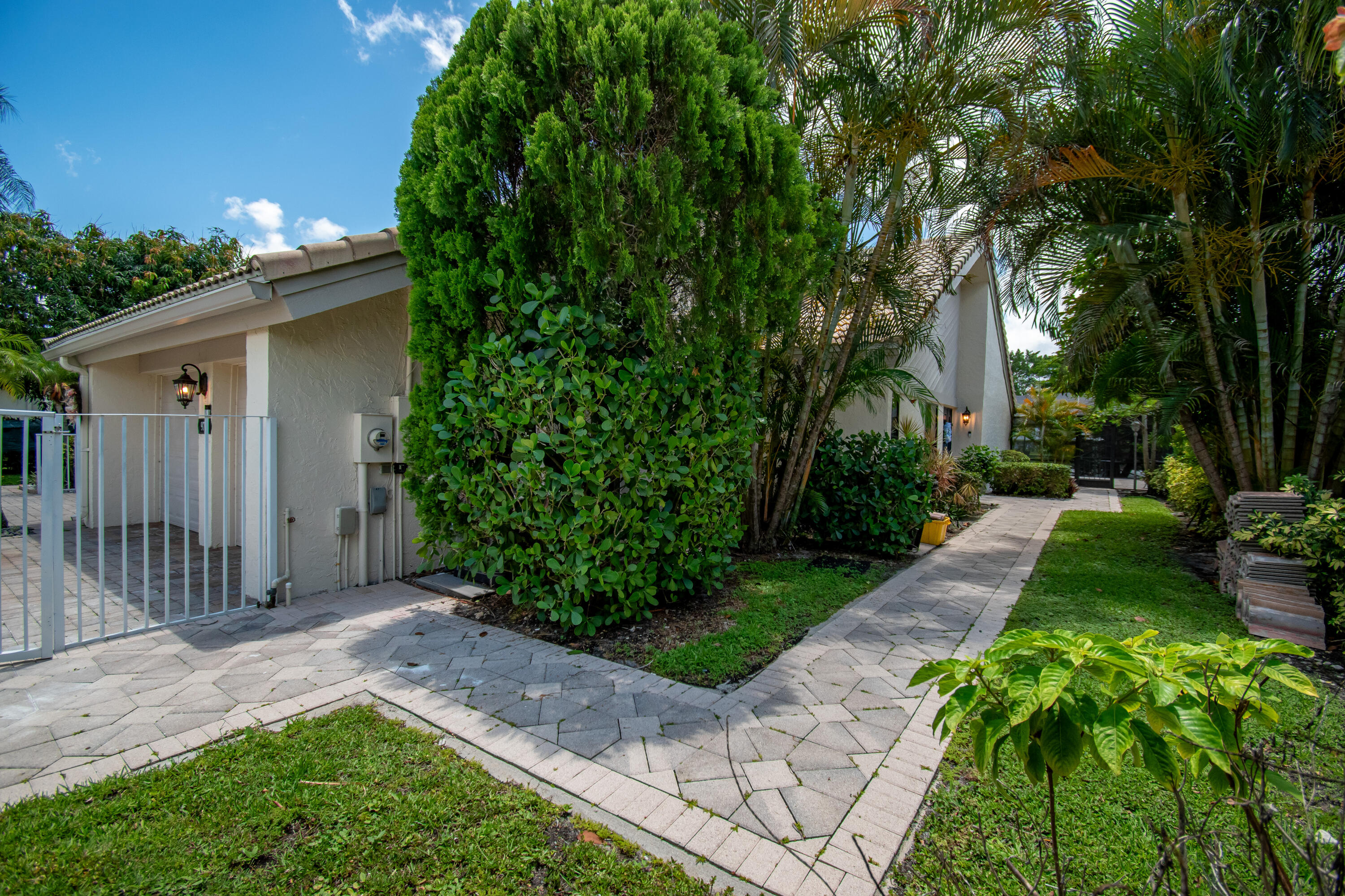 BOCA AZUL PH 1 - Residential Lease