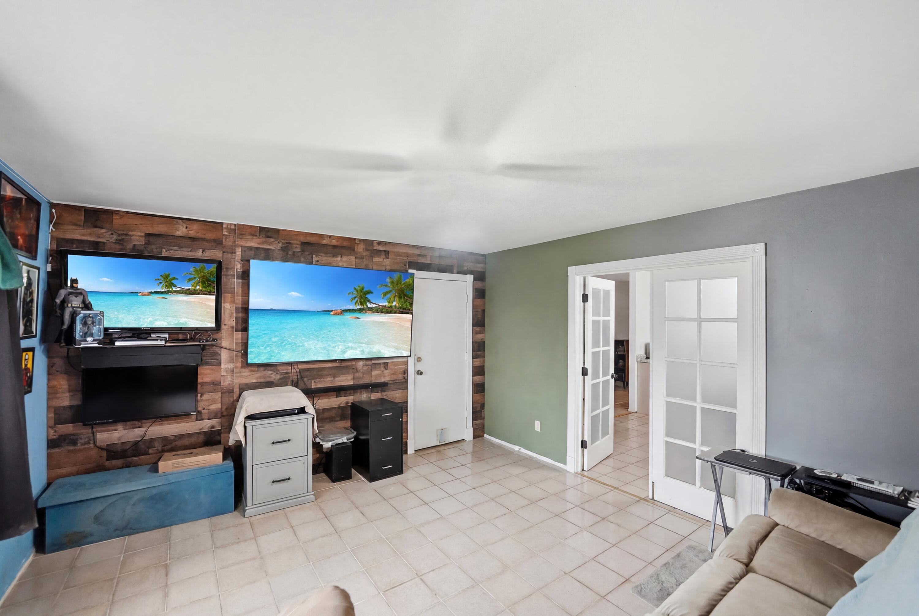 PORT ST LUCIE SECTION 42 1ST REPLAT - Residential