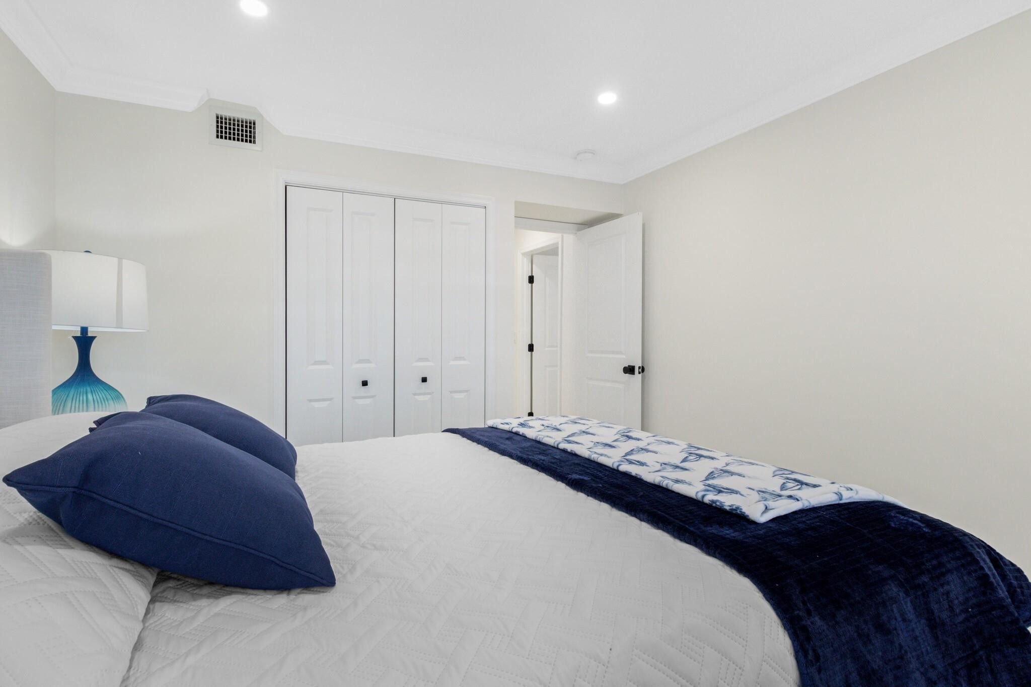 BAY COLONY CLUB CONDO - Residential Lease