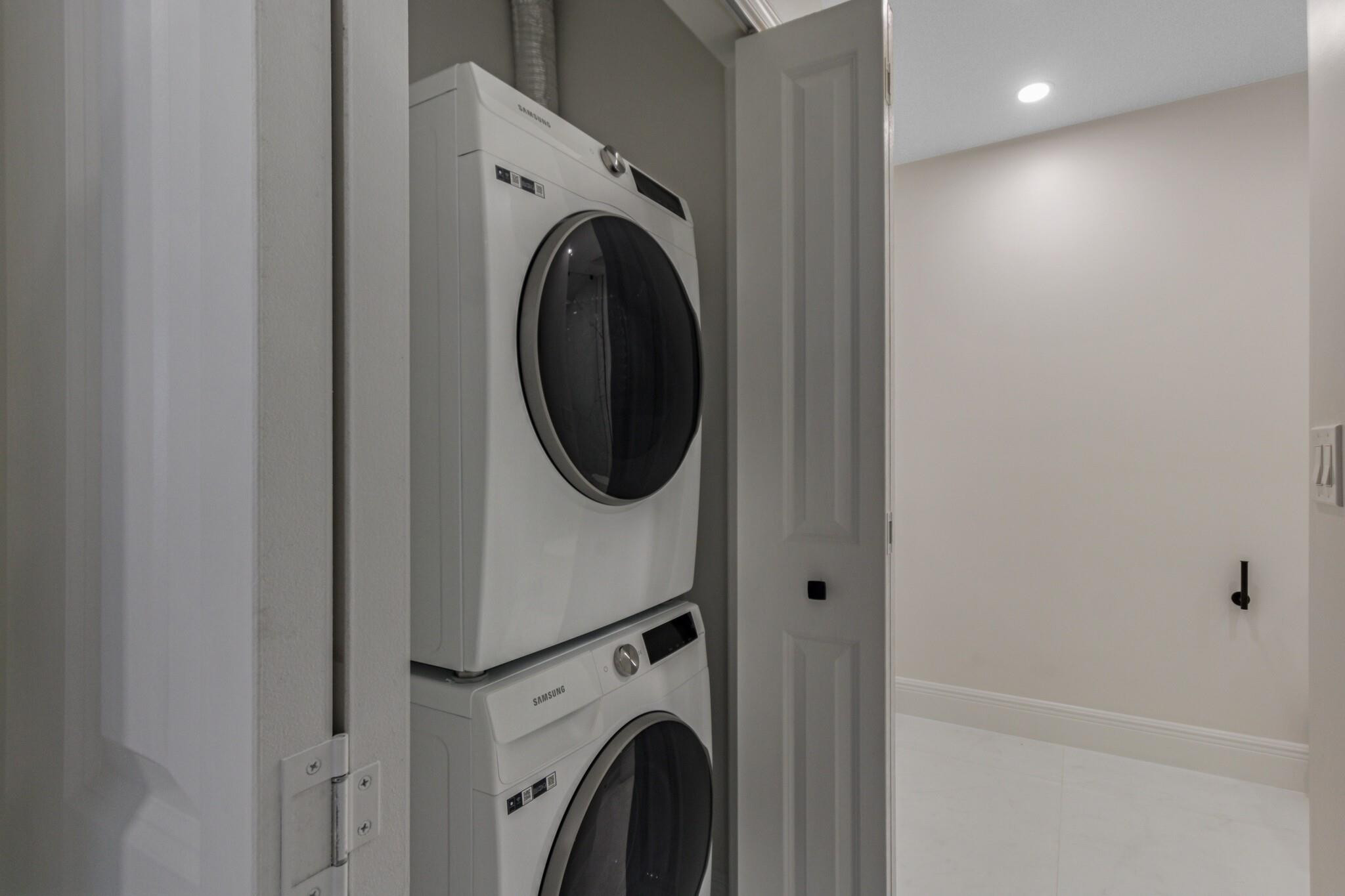 BAY COLONY CLUB CONDO - Residential Lease
