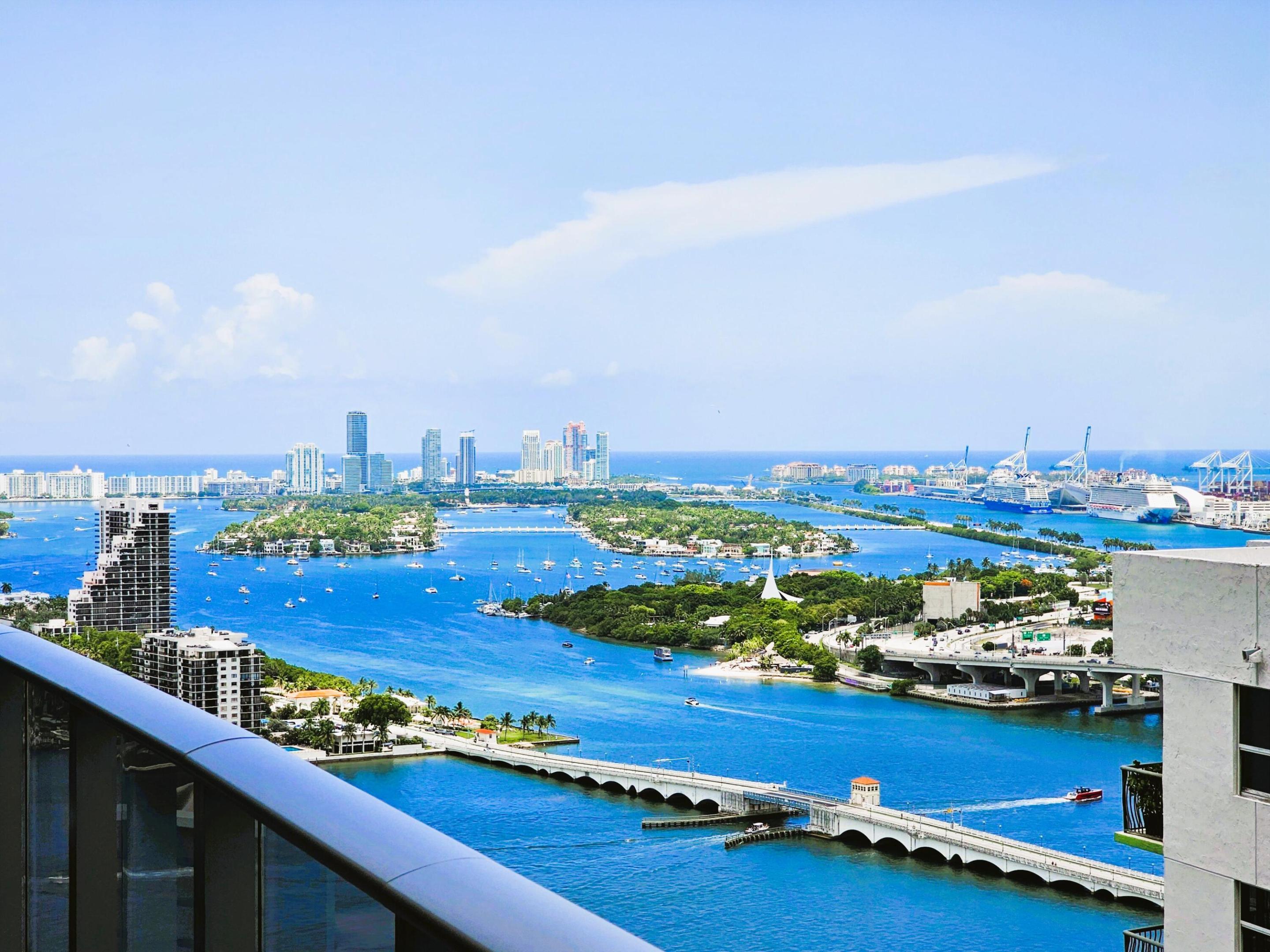 ARIA ON THE BAY CONDO - Residential