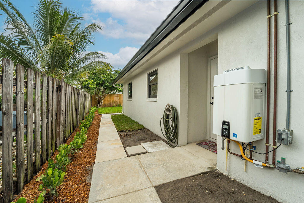 PALM BEACH GARDENS 4 - Residential Lease