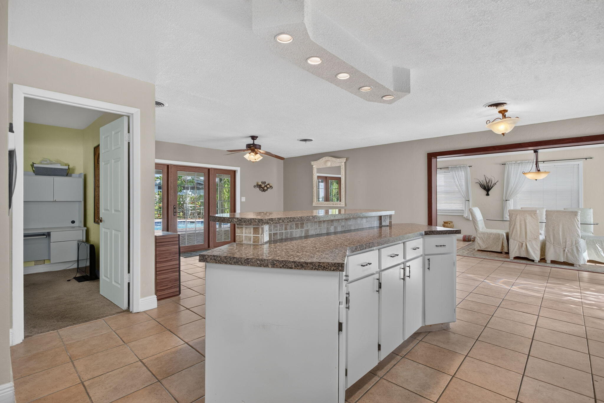 CORAL KEY VILLAS 3RD SEC - Residential