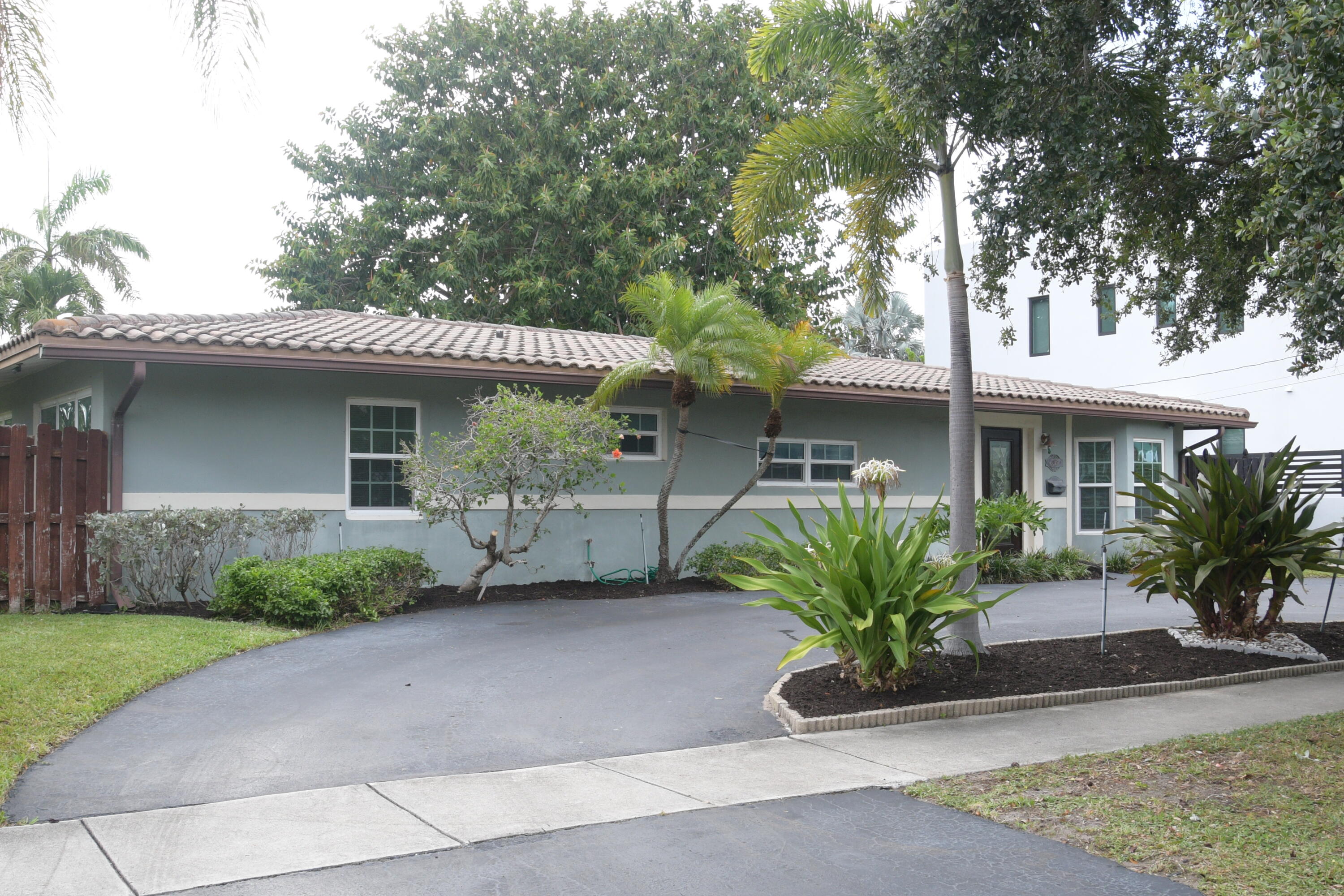 CORAL KEY VILLAS 3RD SEC - Residential