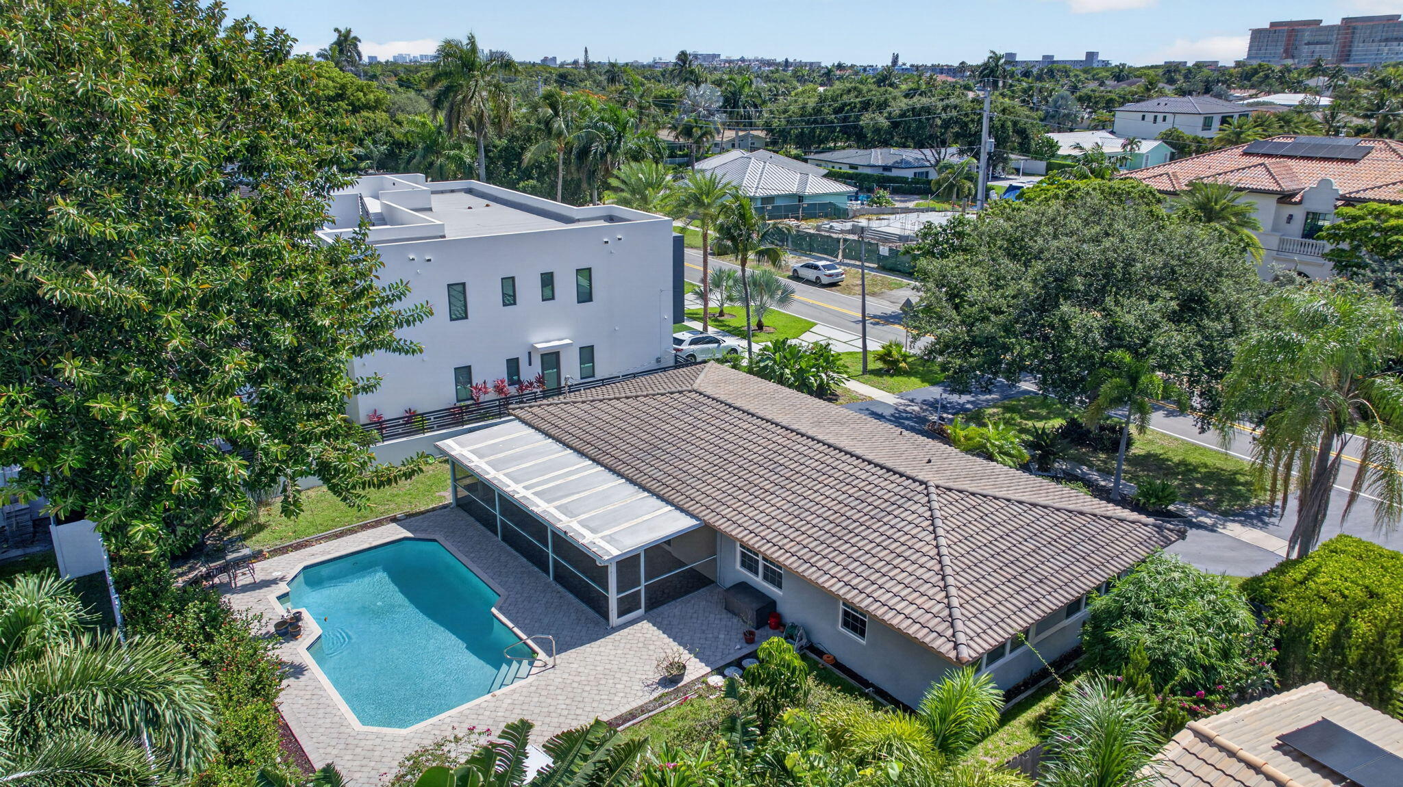CORAL KEY VILLAS 3RD SEC - Residential