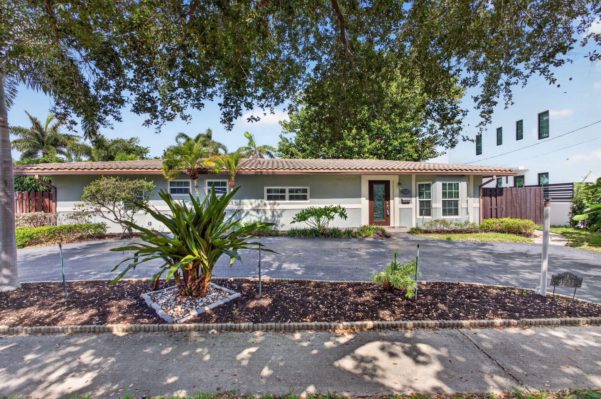 CORAL KEY VILLAS 3RD SEC - Residential