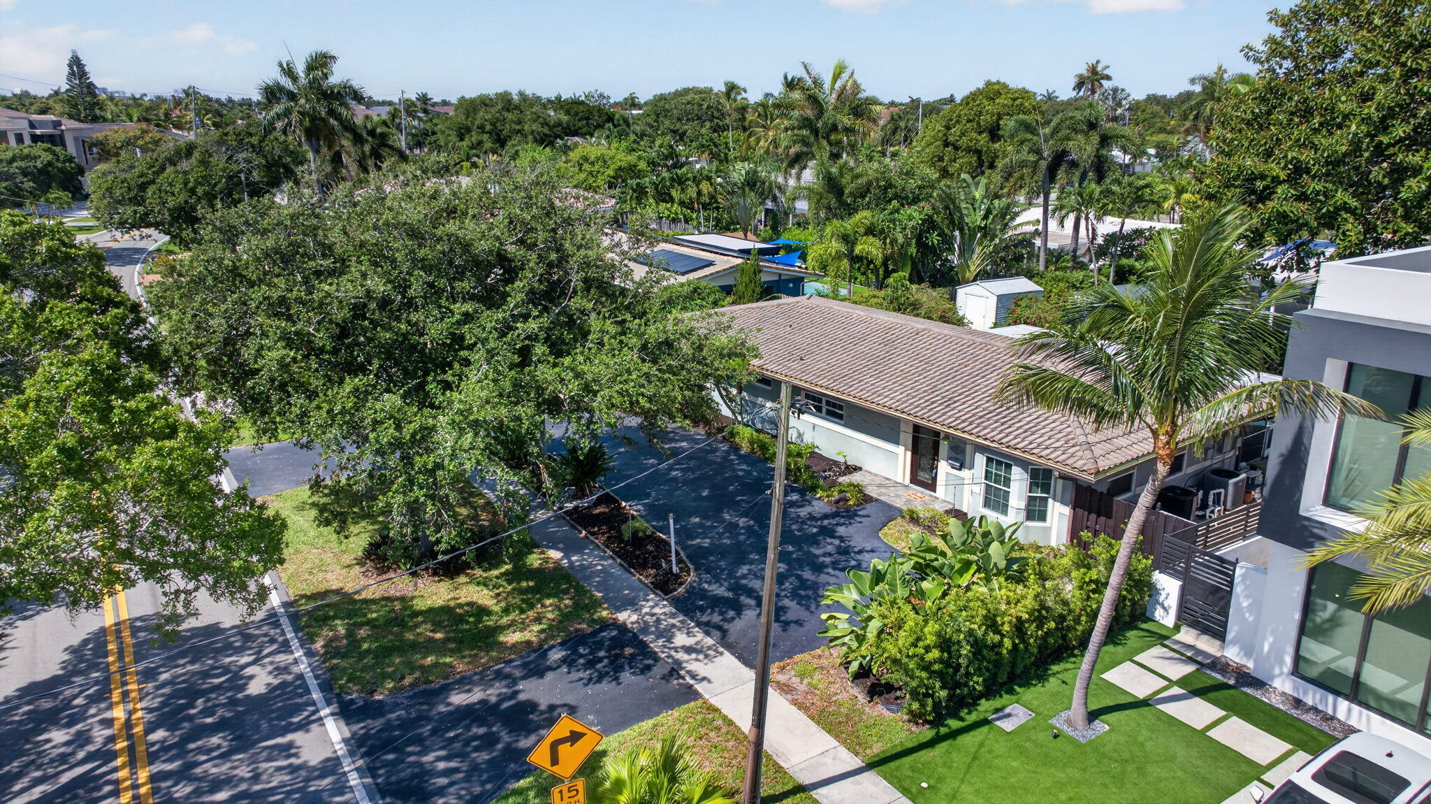 CORAL KEY VILLAS 3RD SEC - Residential