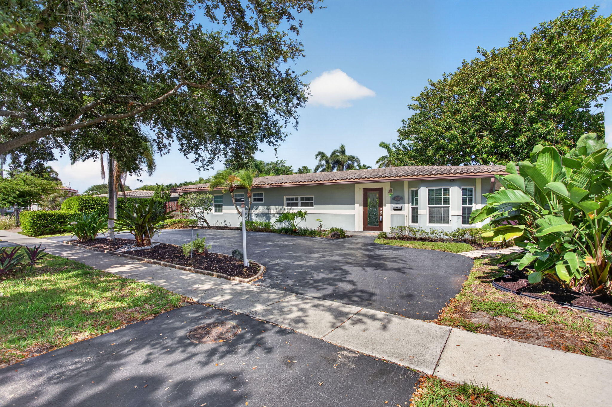 CORAL KEY VILLAS 3RD SEC - Residential