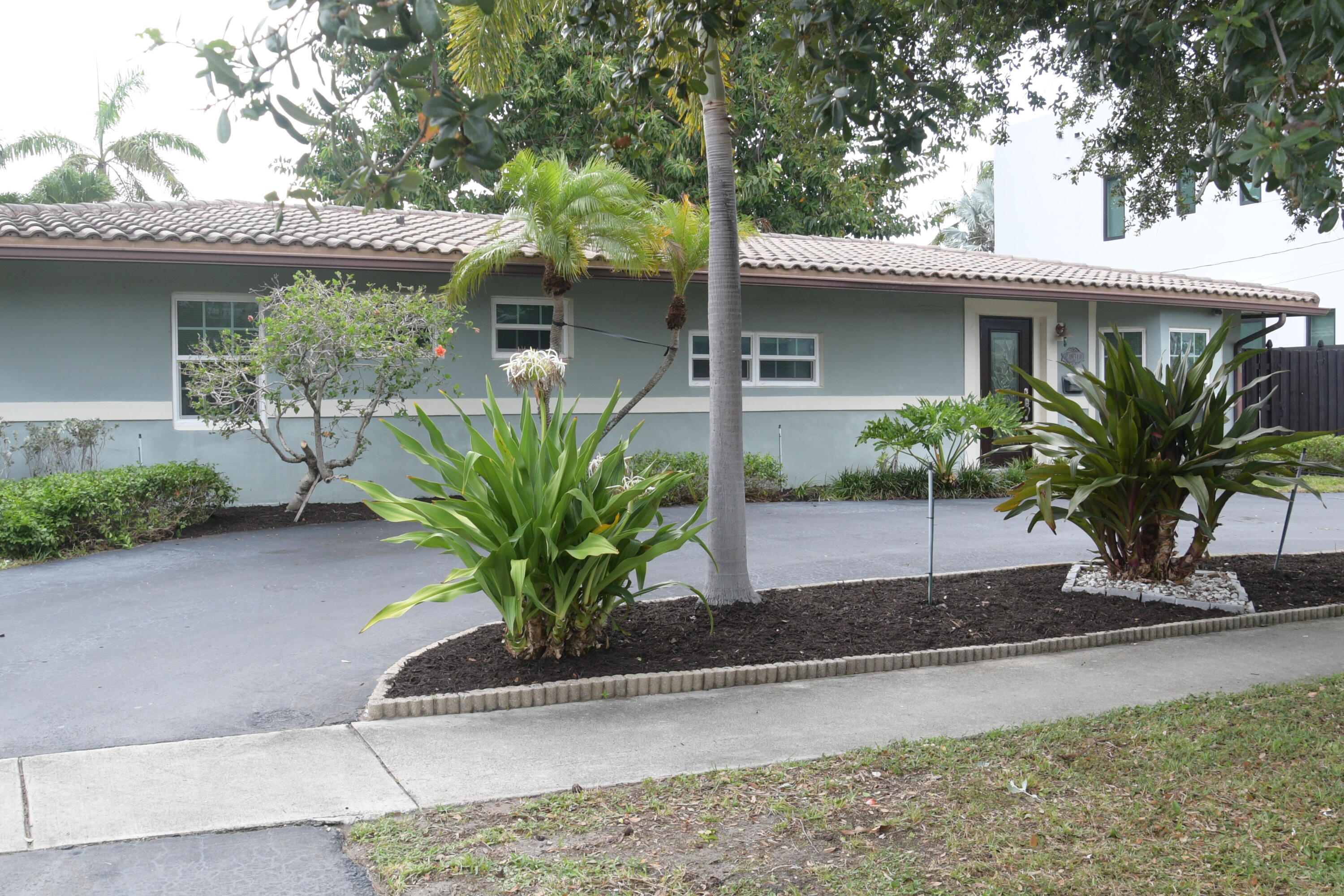 CORAL KEY VILLAS 3RD SEC - Residential
