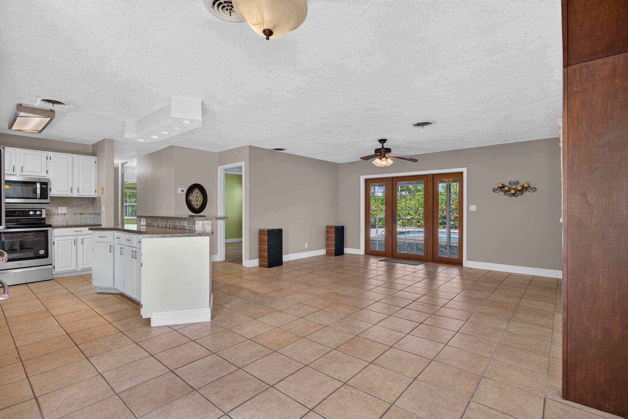CORAL KEY VILLAS 3RD SEC - Residential