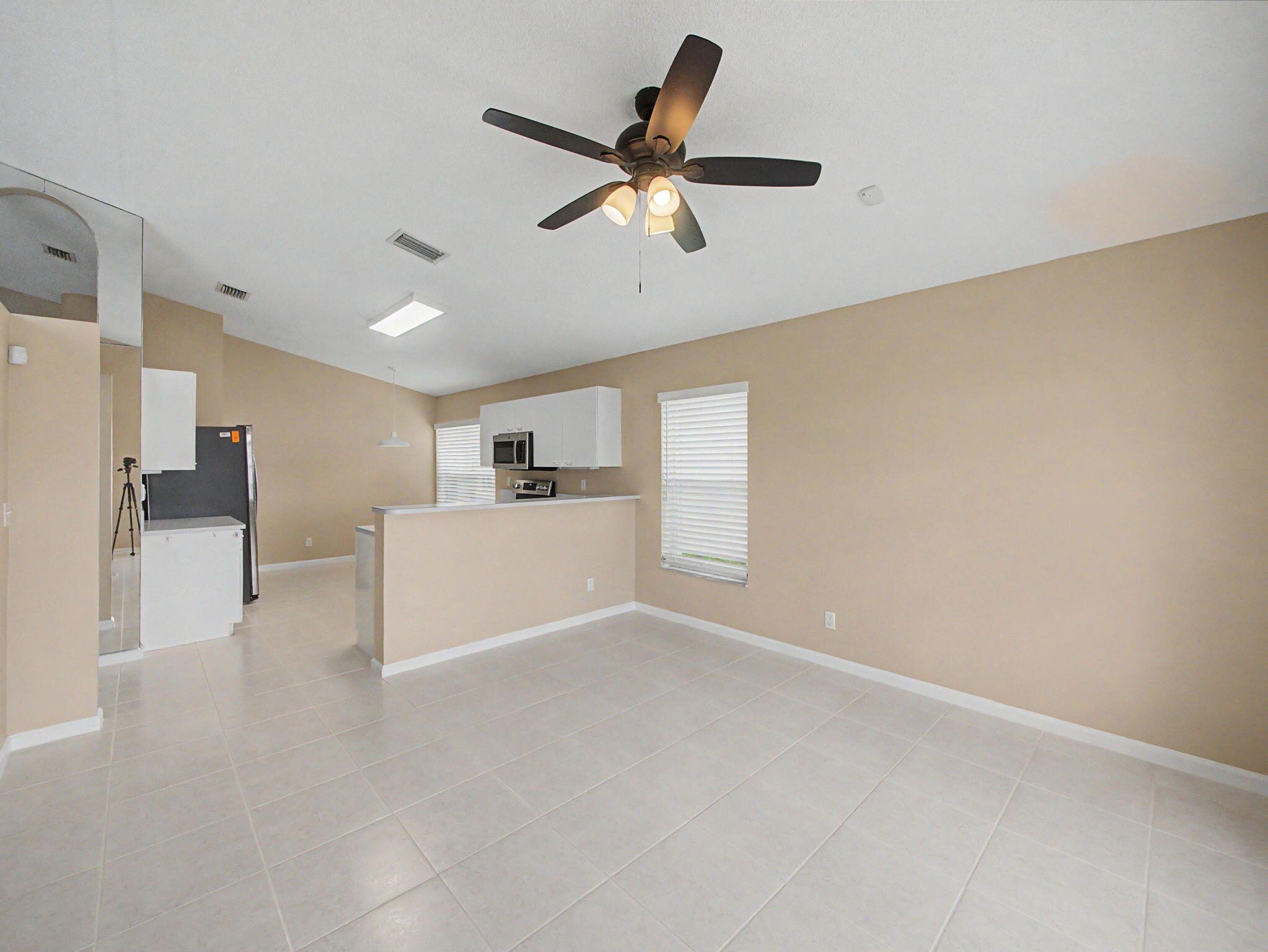 LAKE CHARLESTON TR I 2 - Residential Lease