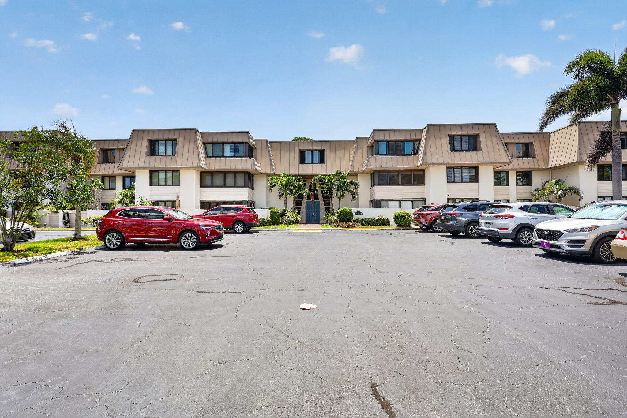 CONQUISTADOR CONDO - Residential