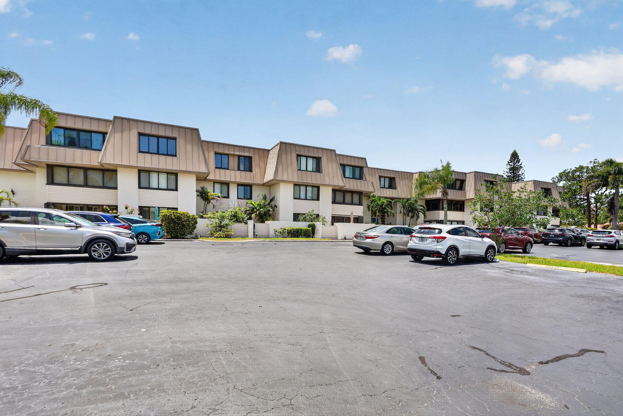 CONQUISTADOR CONDO - Residential