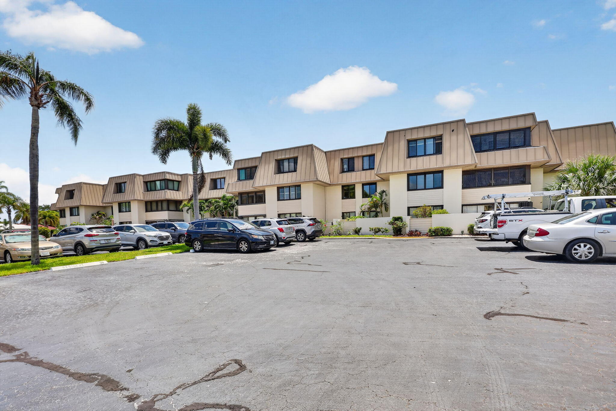 CONQUISTADOR CONDO - Residential
