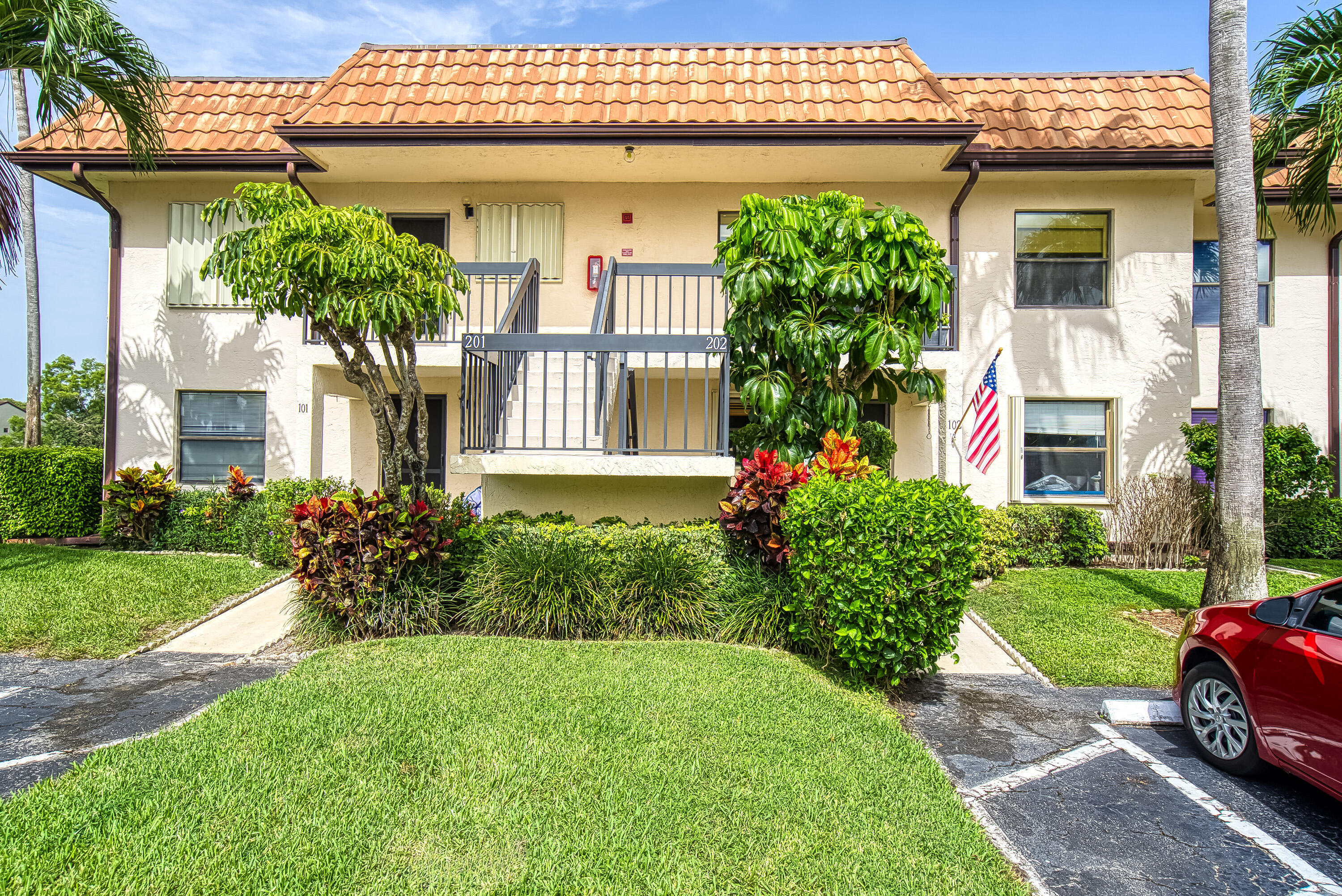 Turnkey opportunity in the heart of Lake Worth! This well-maintained 2nd-floor unit in Golf Colony offers 2 spacious bedrooms, 2 full bathrooms, and a private screened-in porch with peaceful views. The floor plan maximizes space and natural light, making it feel bright and inviting. Located within the Lucerne Lakes active adult community, residents enjoy access to excellent amenities, including multiple pools, clubhouse facilities, and tennis courts. Conveniently positioned for easy commuting with quick access to I-95 and the Turnpike. Association fees include water, cable, and exterior maintenance. Don't miss this well-priced gem in a prime location.