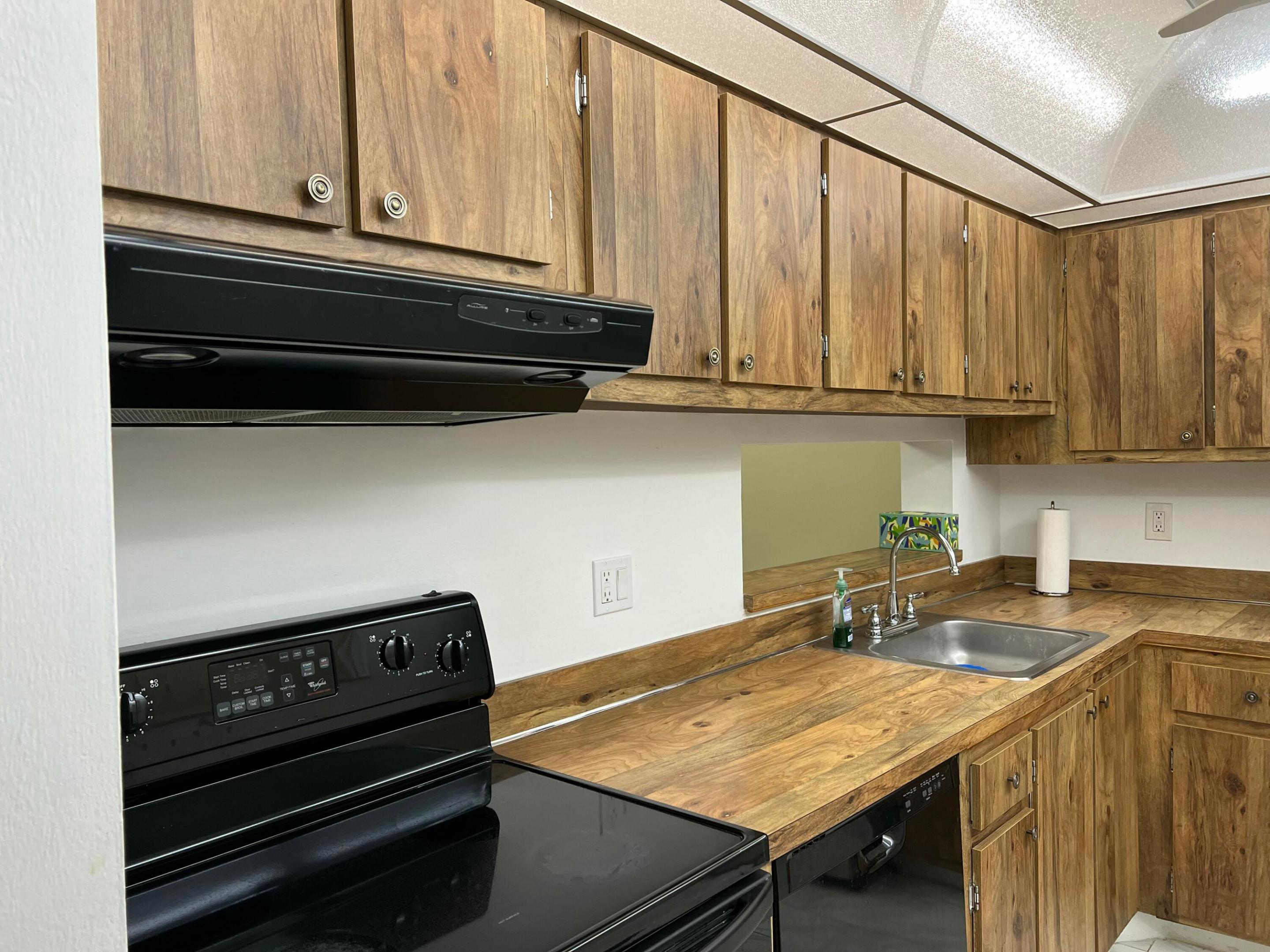 PALMETTO CONDO - Residential Lease