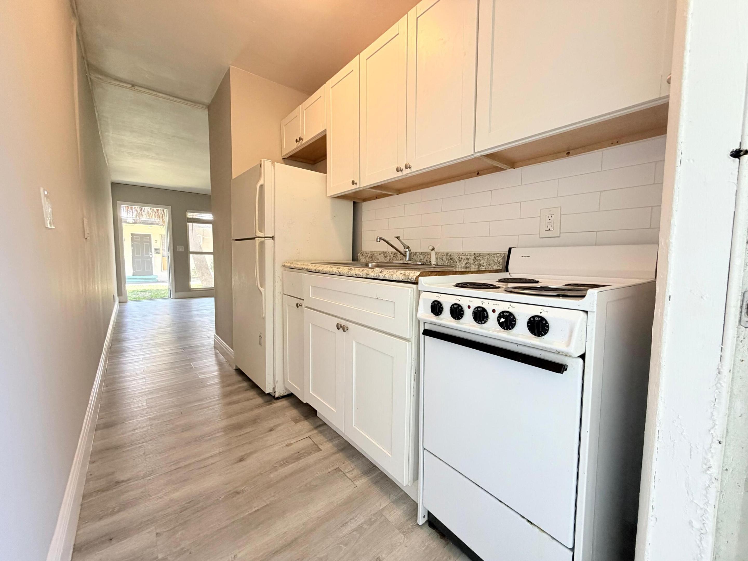 CLOWS - Residential Lease