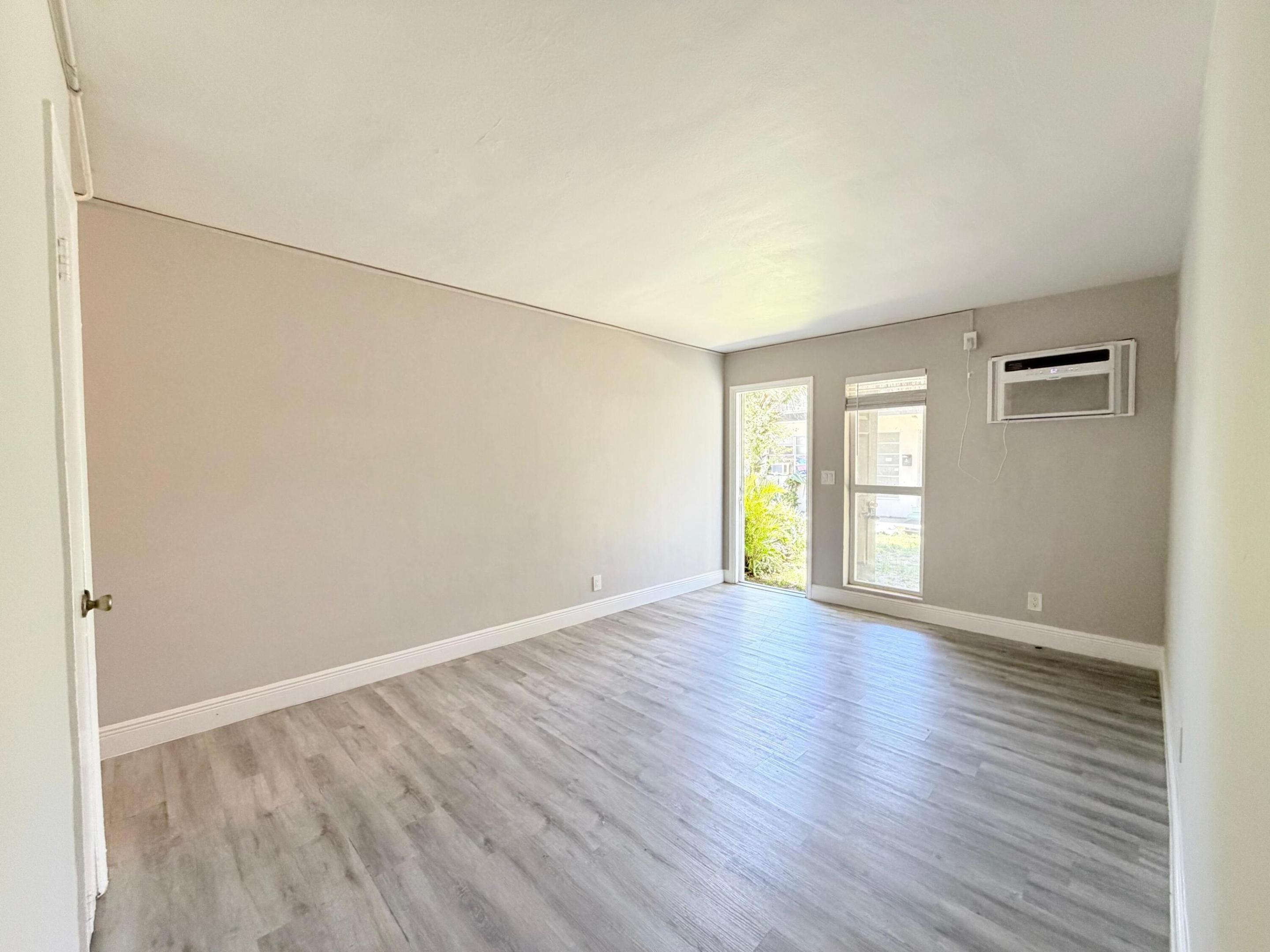 CLOWS - Residential Lease