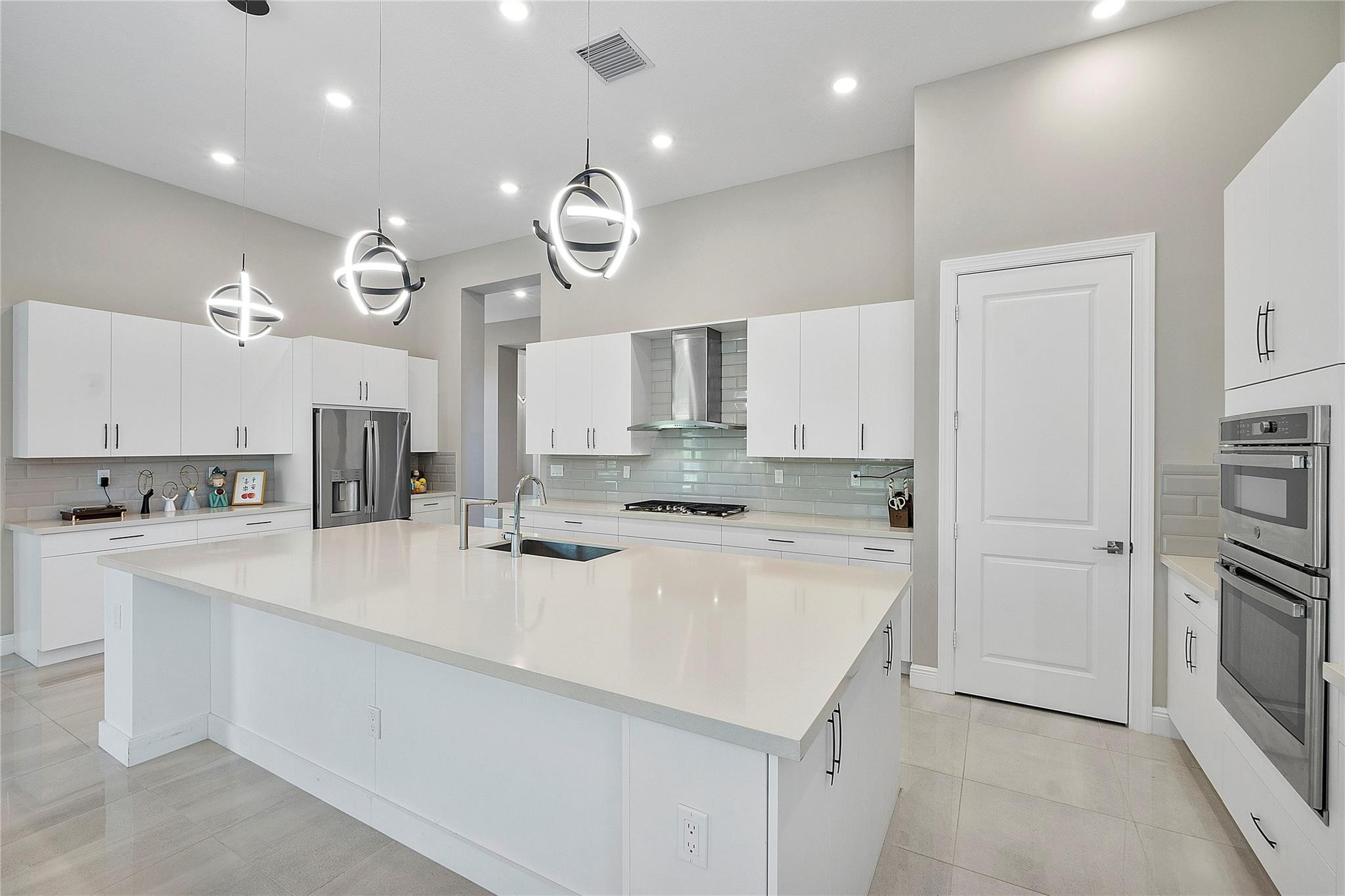 PARKLAND BAY - Residential