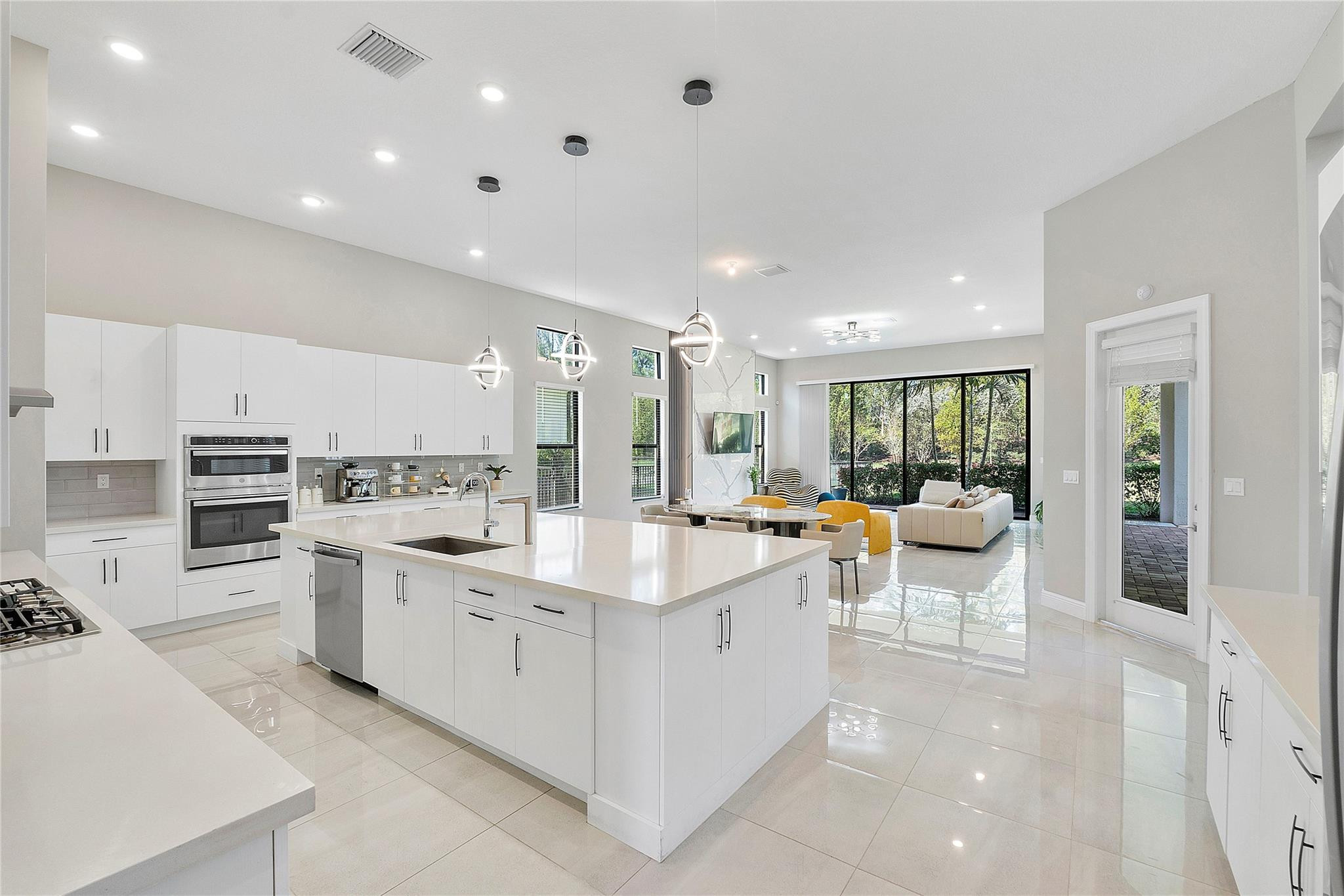 PARKLAND BAY - Residential