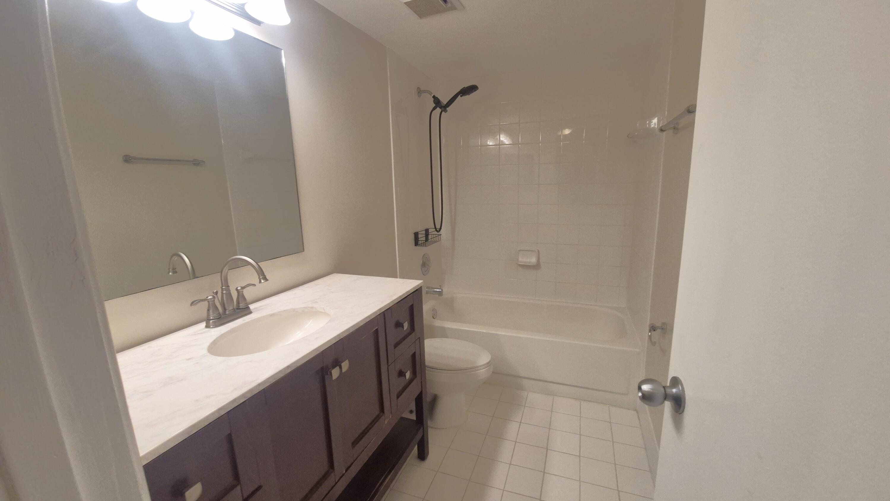 LAKESIDE CONDO - Residential Lease