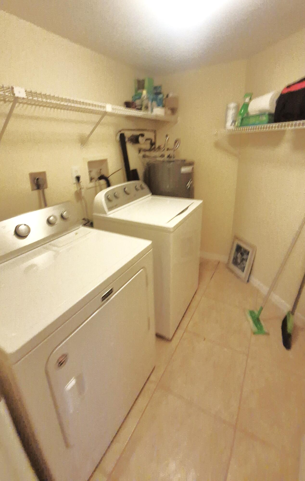 LAKESIDE CONDO - Residential Lease