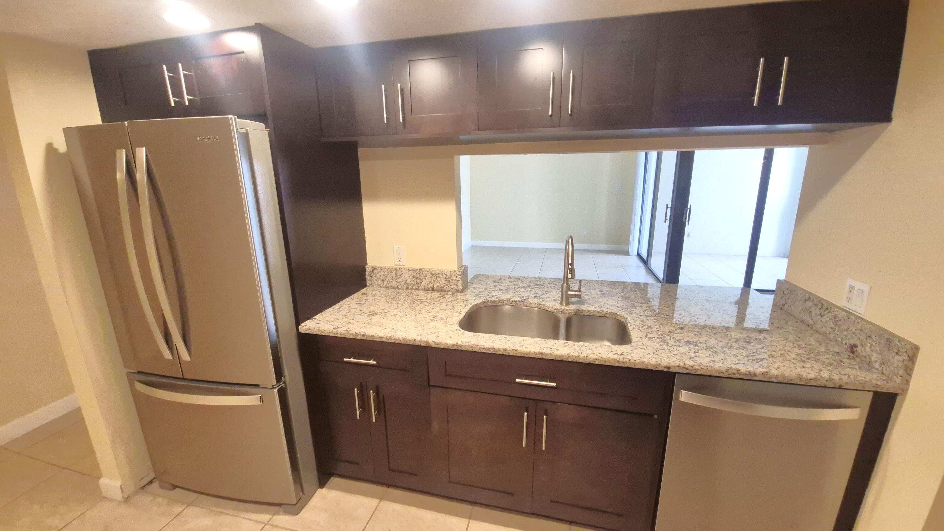LAKESIDE CONDO - Residential Lease