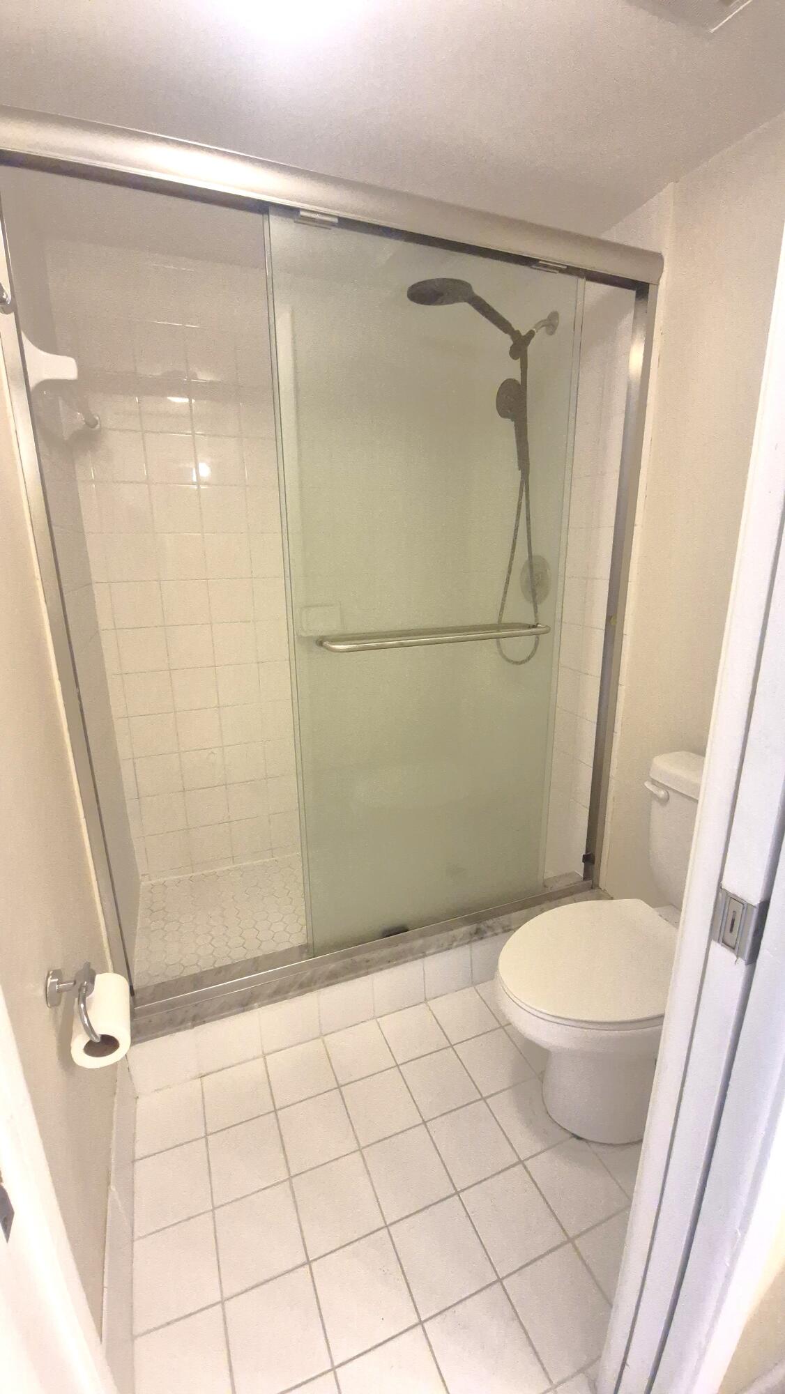 LAKESIDE CONDO - Residential Lease