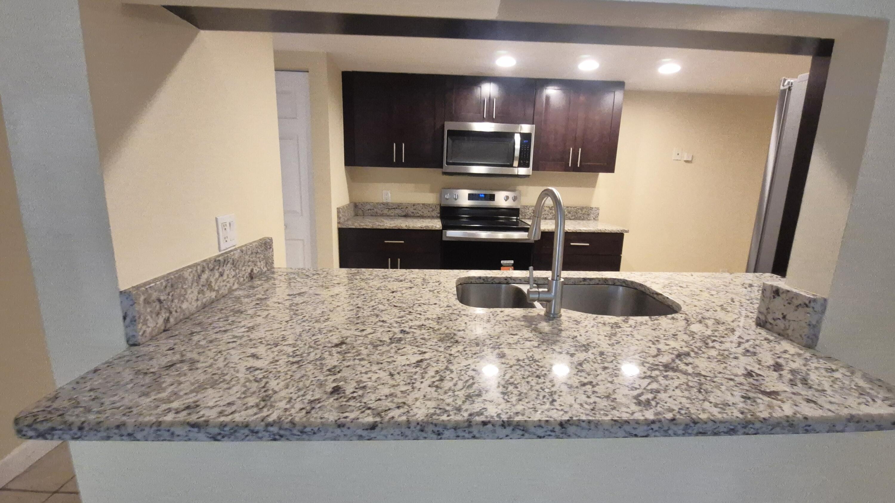 LAKESIDE CONDO - Residential Lease