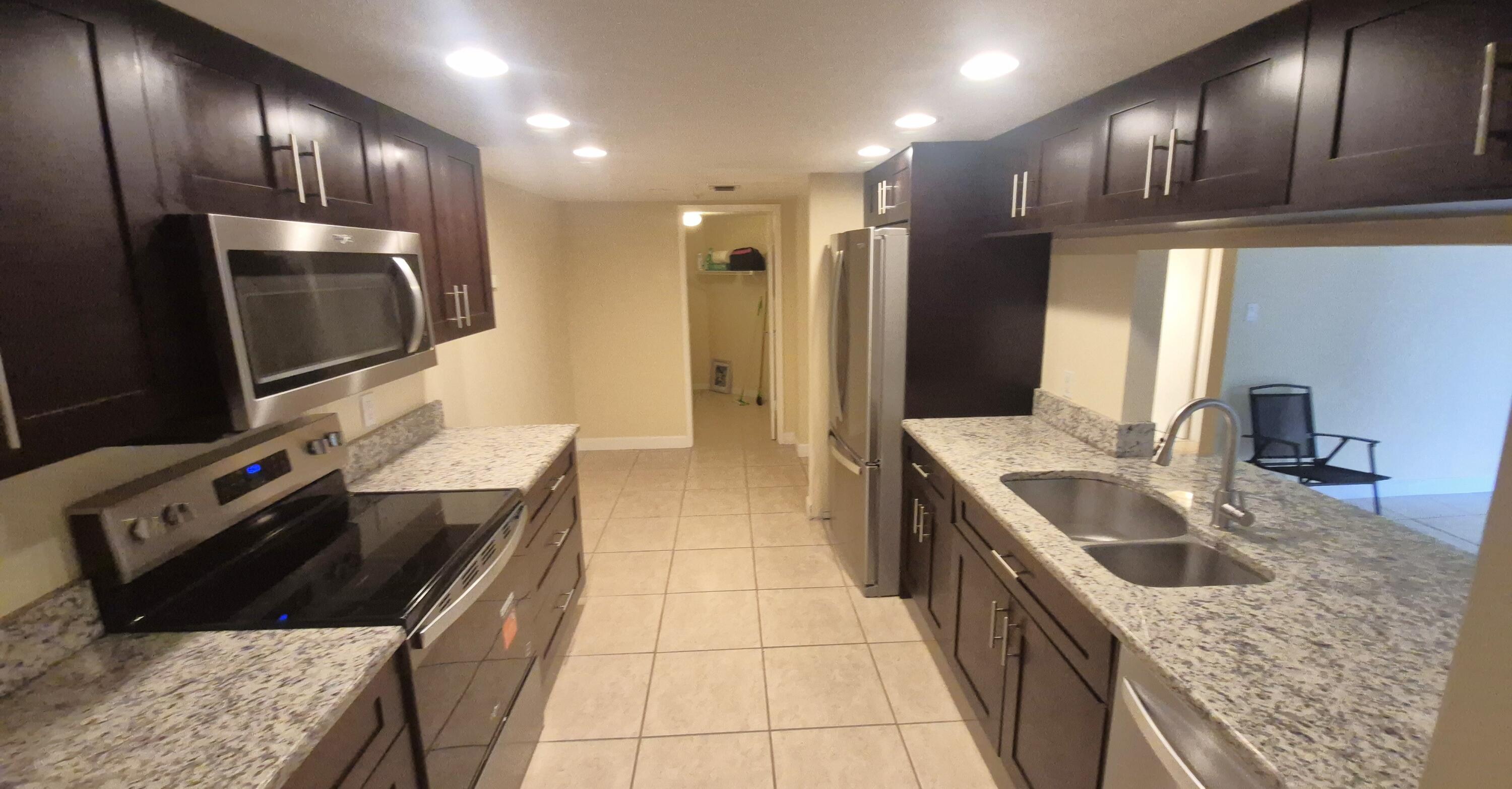 LAKESIDE CONDO - Residential Lease