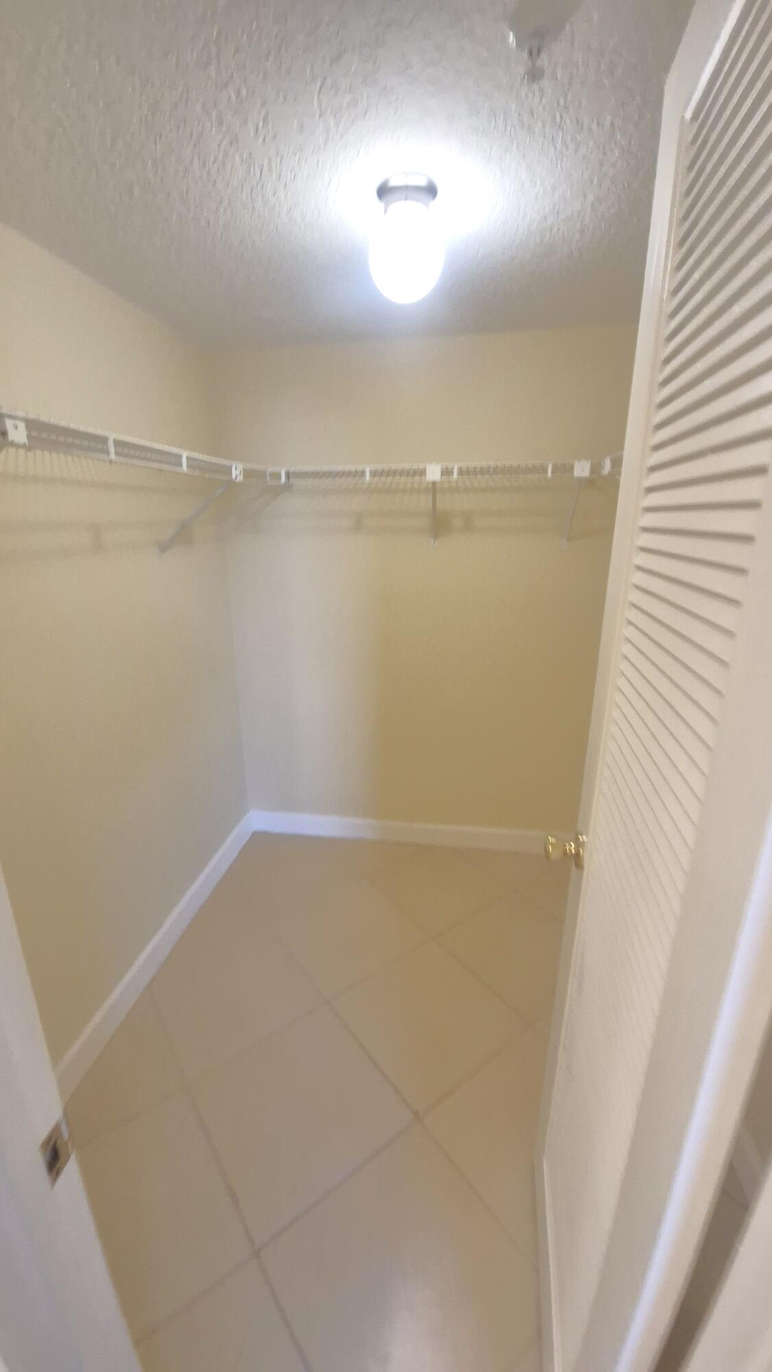 LAKESIDE CONDO - Residential Lease