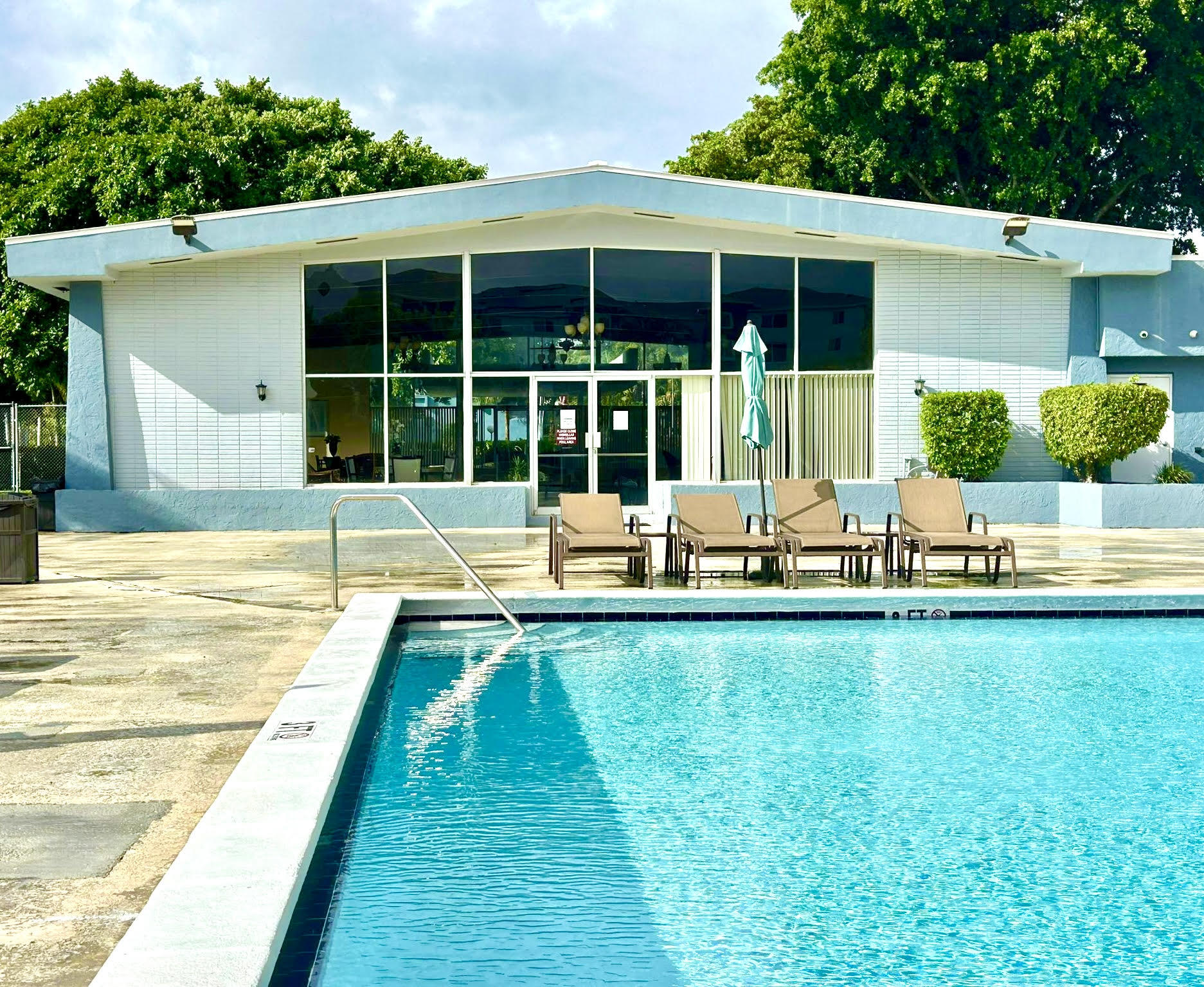 BREAKWATERS OF THE PALM BEACHES CONDO - Residential Lease