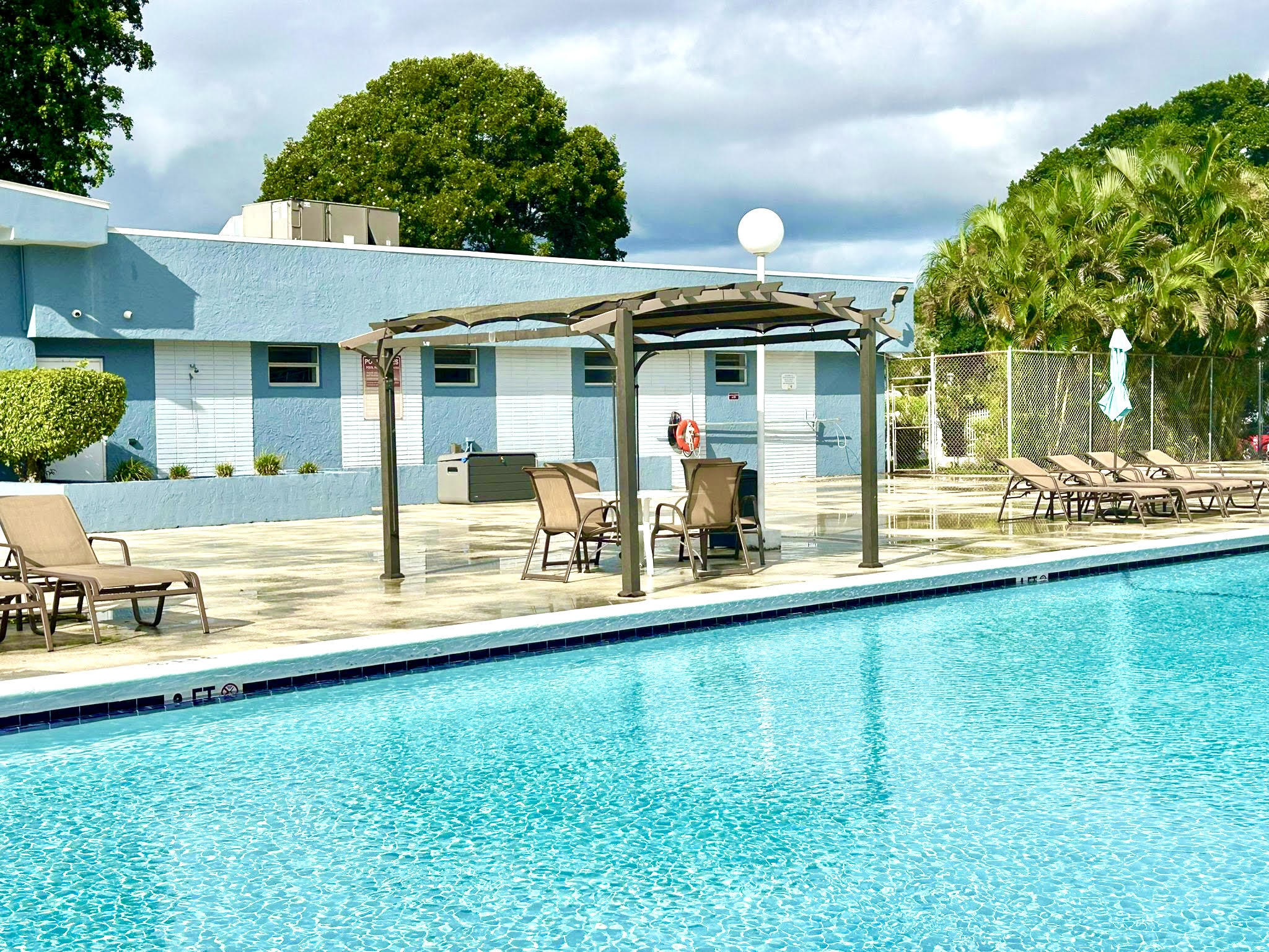 BREAKWATERS OF THE PALM BEACHES CONDO - Residential Lease
