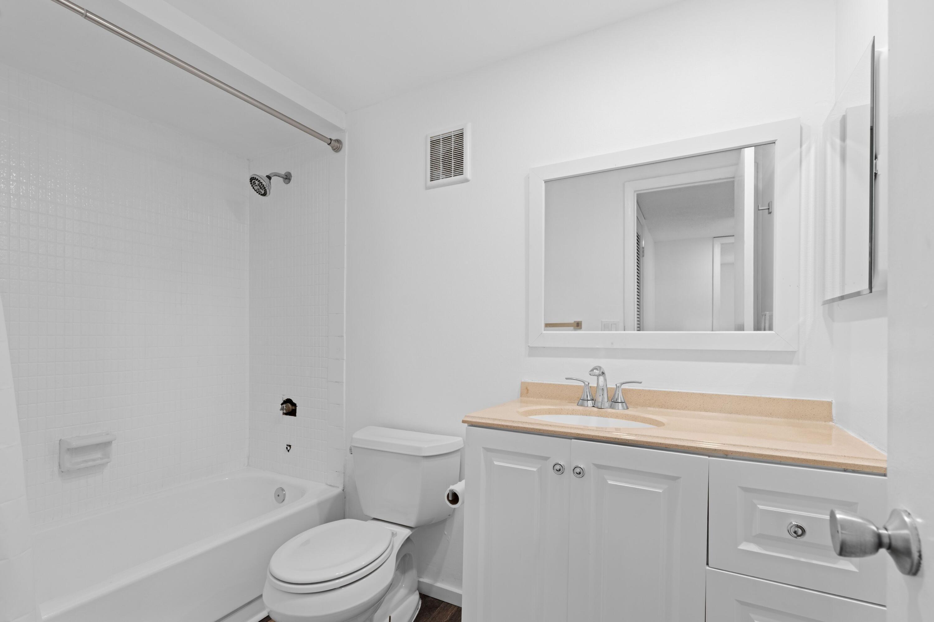 BREAKWATERS OF THE PALM BEACHES CONDO - Residential Lease