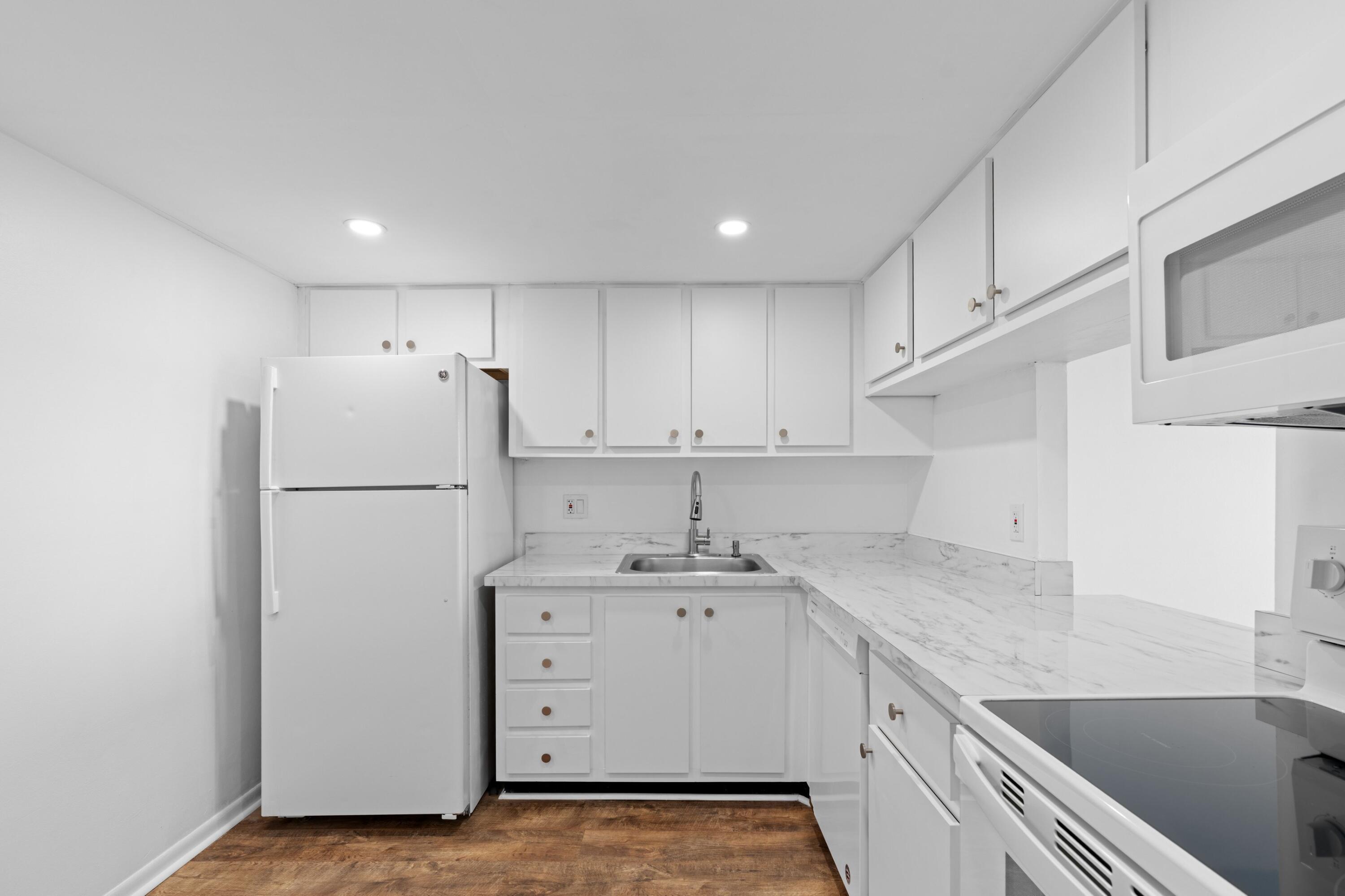 BREAKWATERS OF THE PALM BEACHES CONDO - Residential Lease