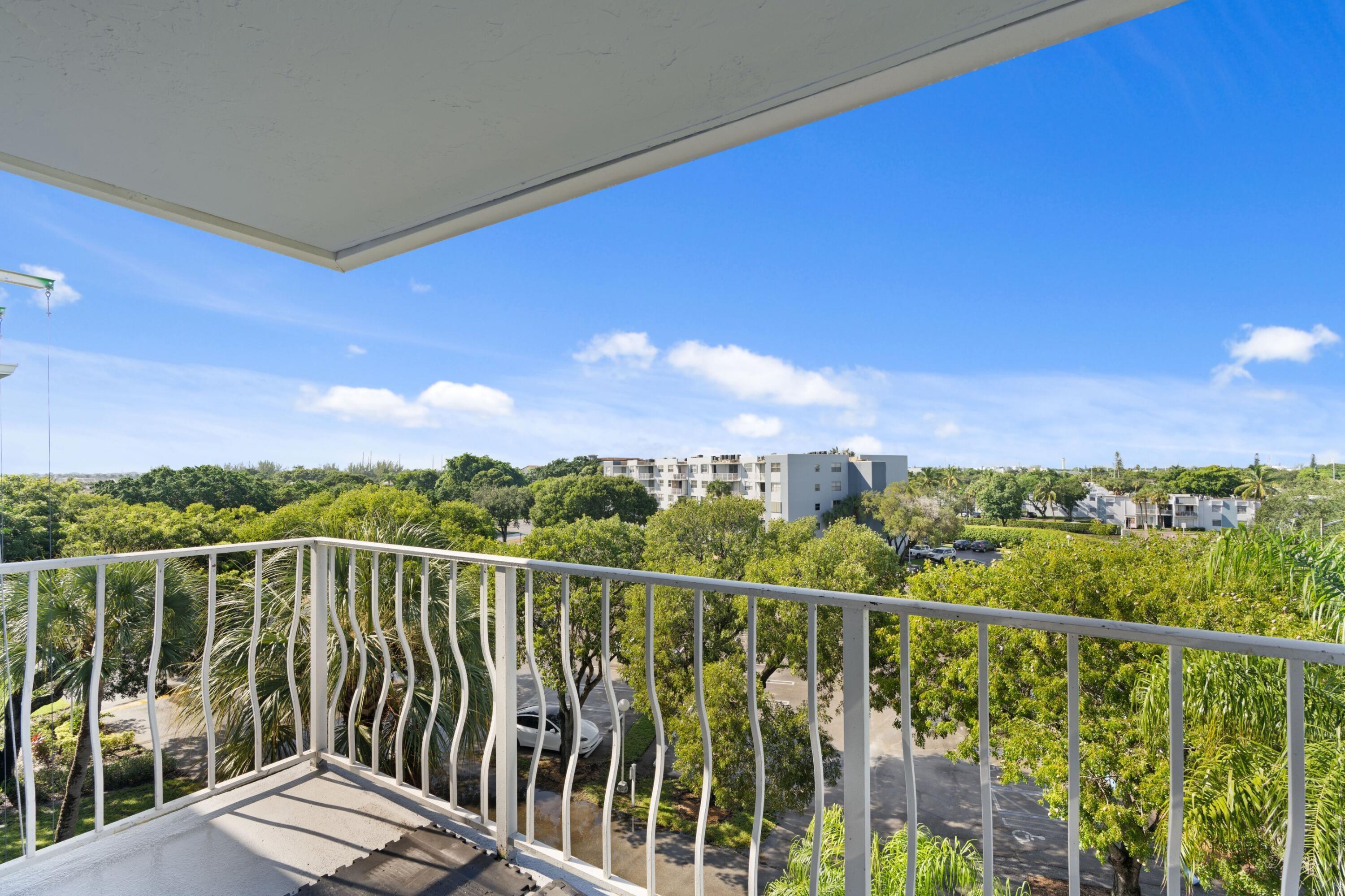 BREAKWATERS OF THE PALM BEACHES CONDO - Residential Lease