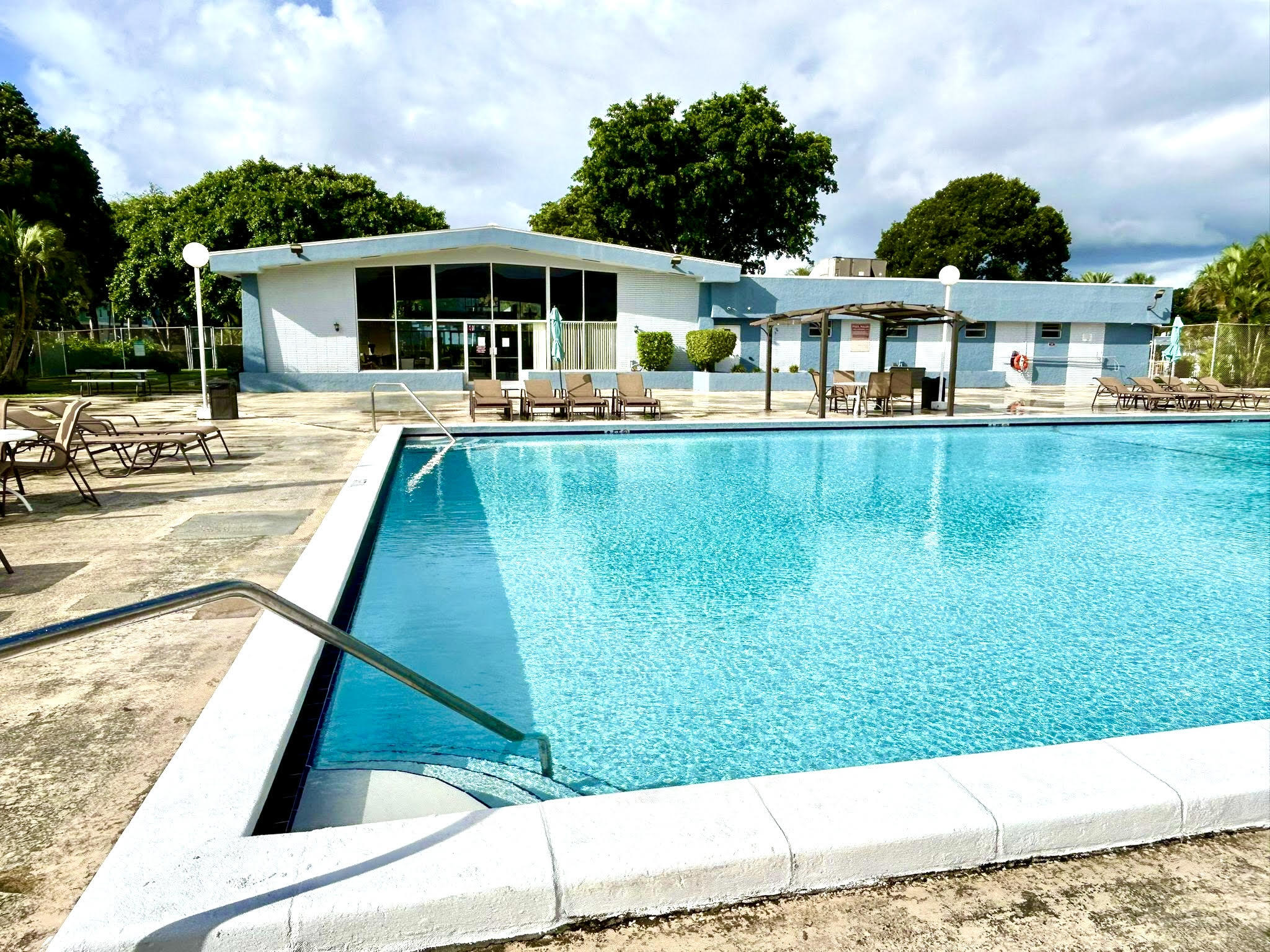 BREAKWATERS OF THE PALM BEACHES CONDO - Residential Lease