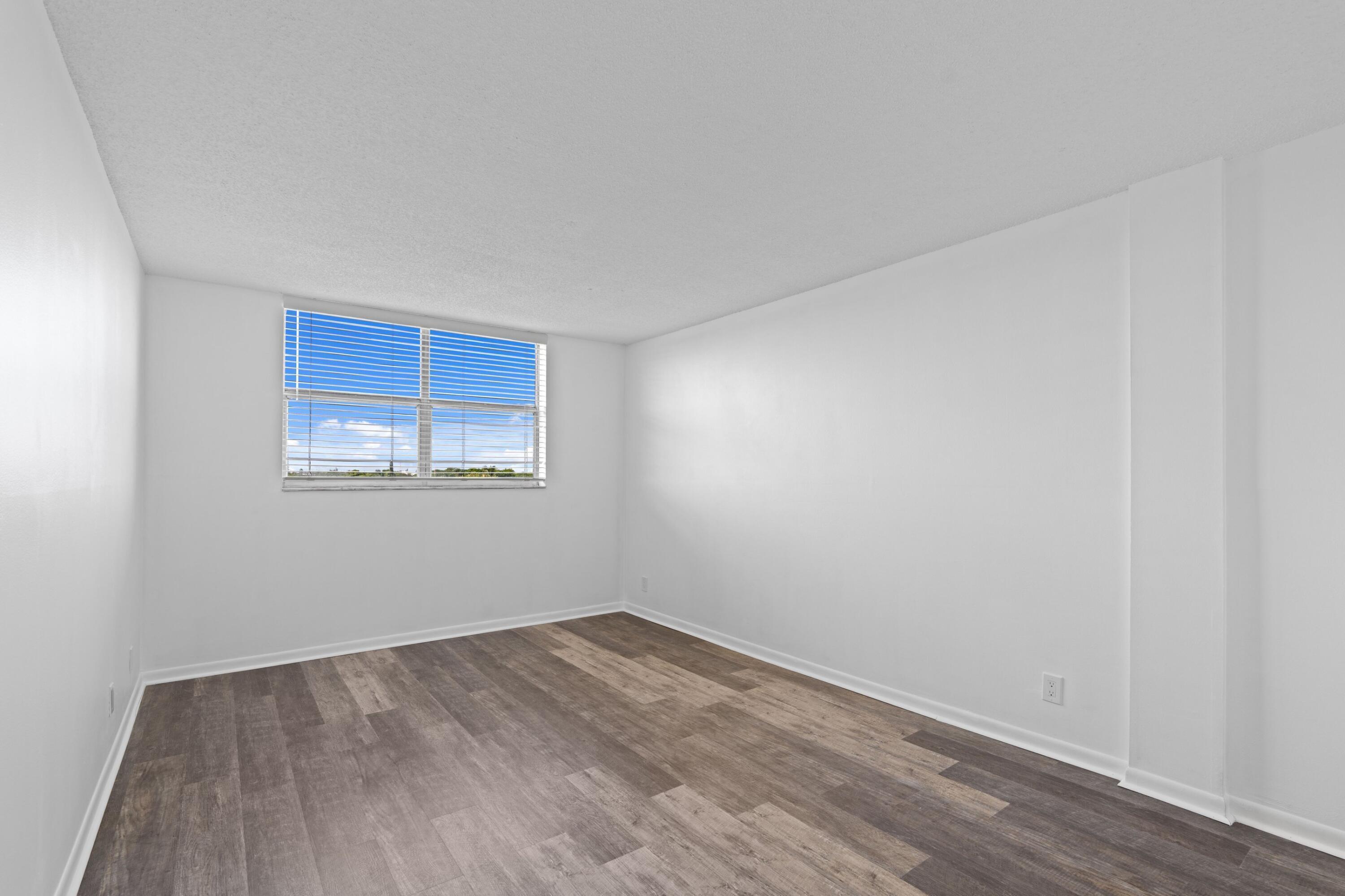 BREAKWATERS OF THE PALM BEACHES CONDO - Residential Lease
