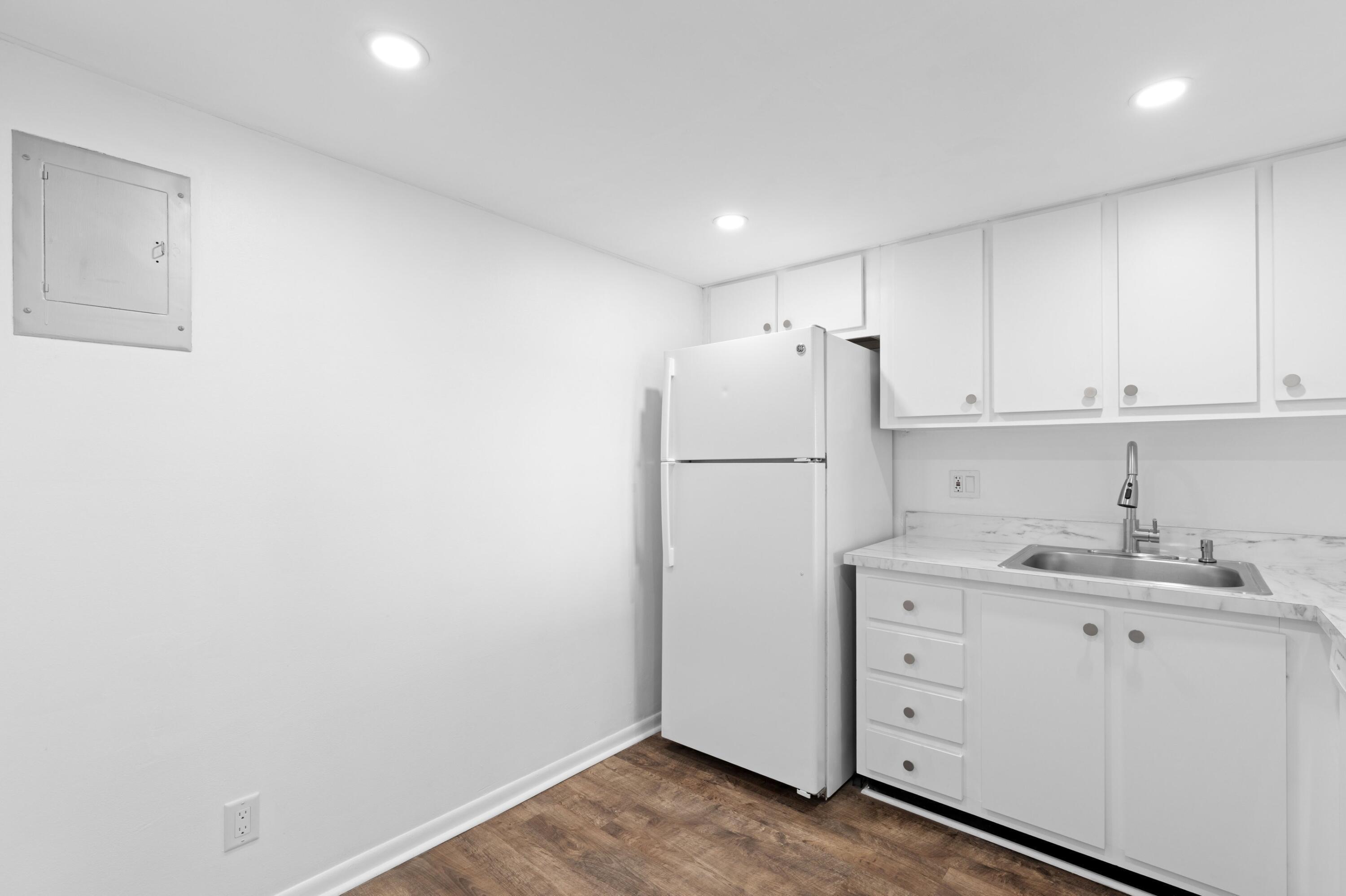 BREAKWATERS OF THE PALM BEACHES CONDO - Residential Lease