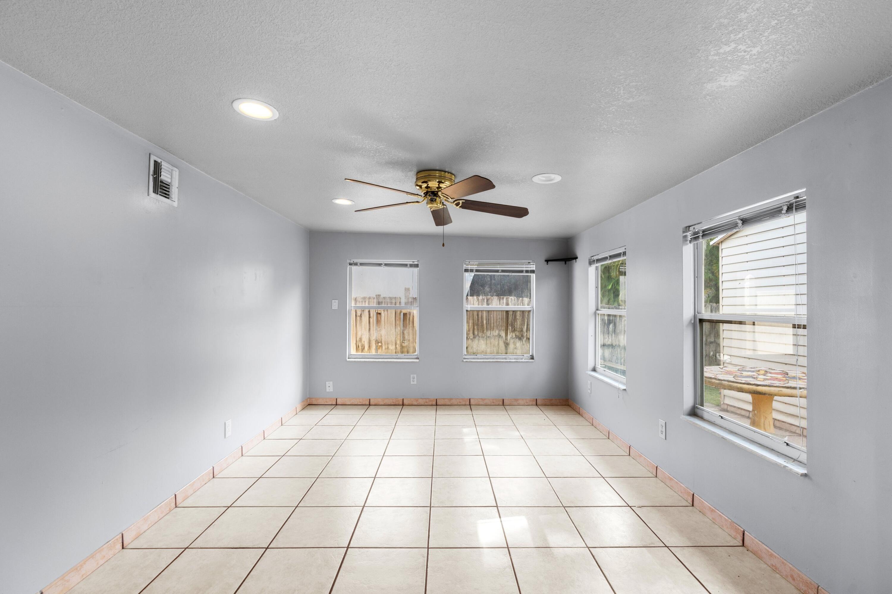 COUNTERPOINT ESTATES - Residential